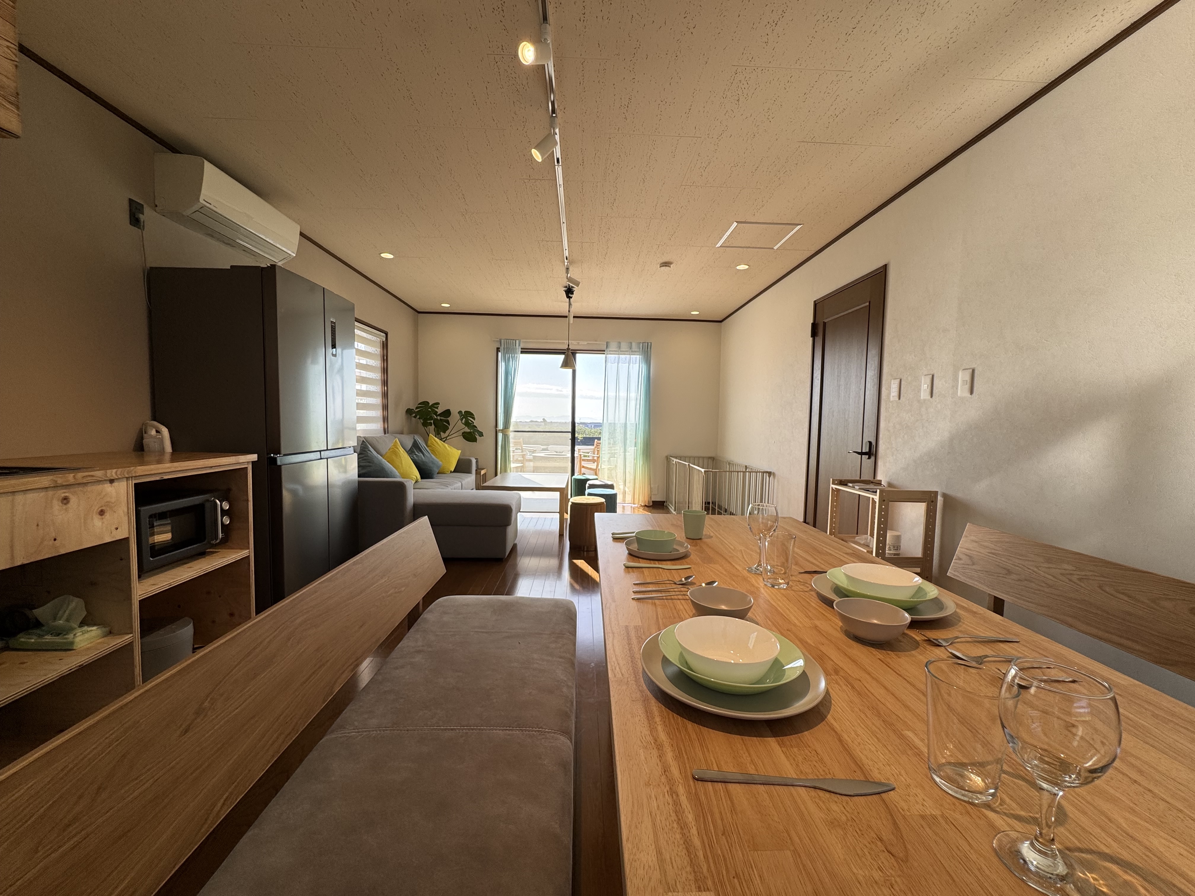 リビング、ダイニング、キッチン