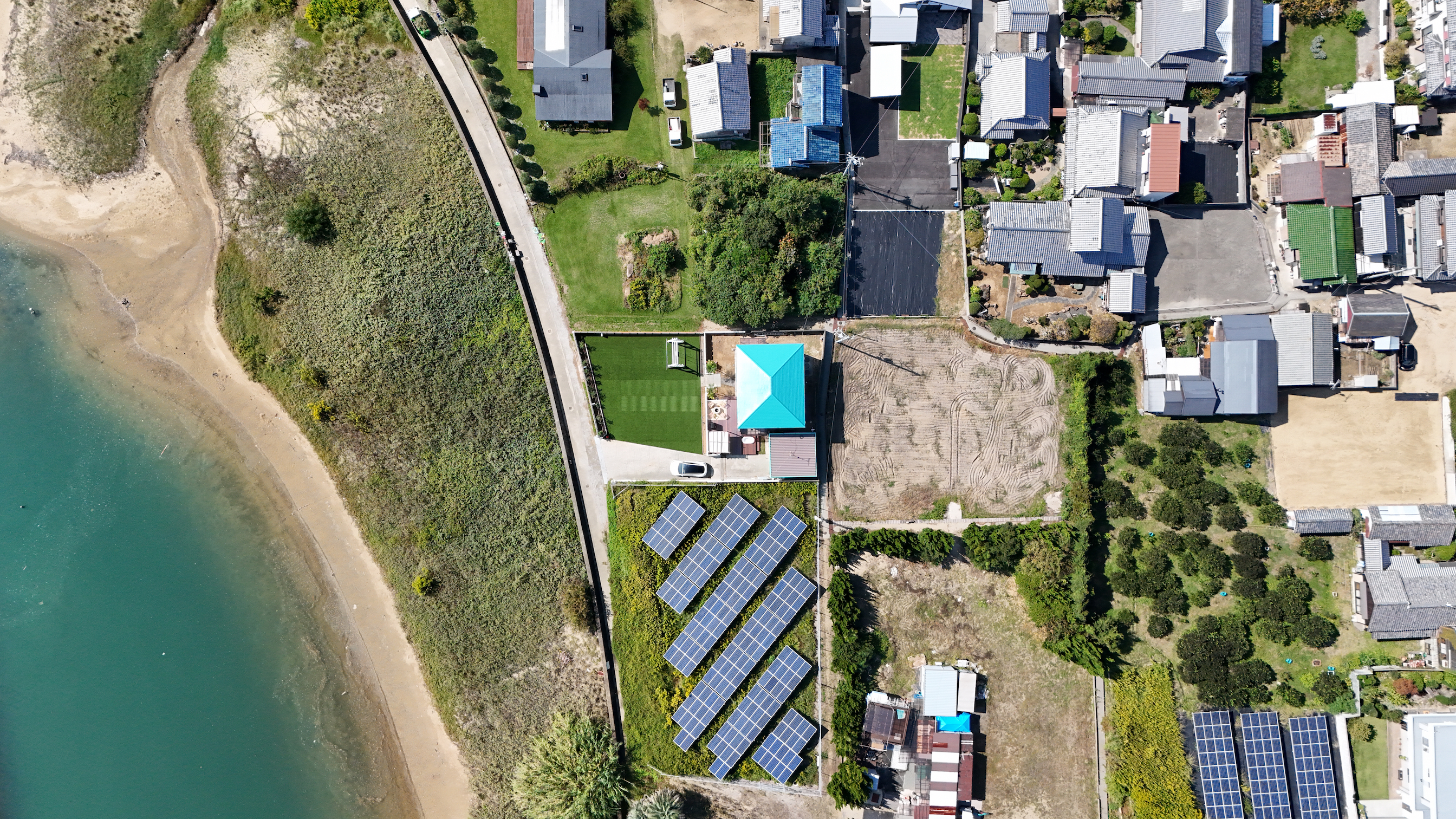 ビーチフロント、周辺環境