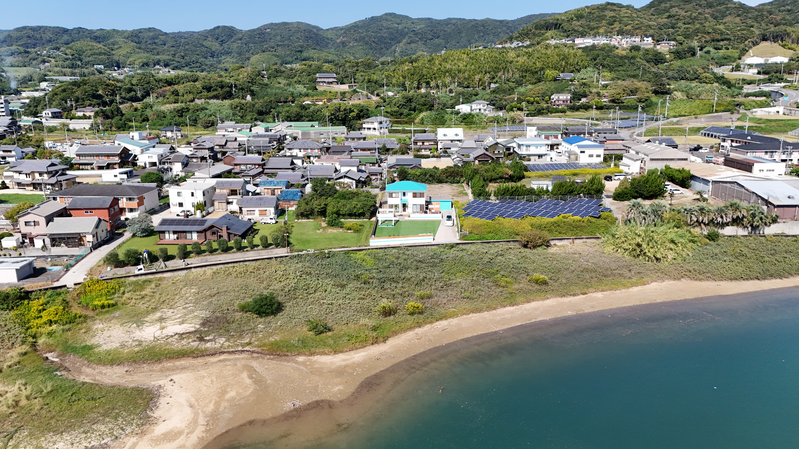 ビーチフロント、周辺環境