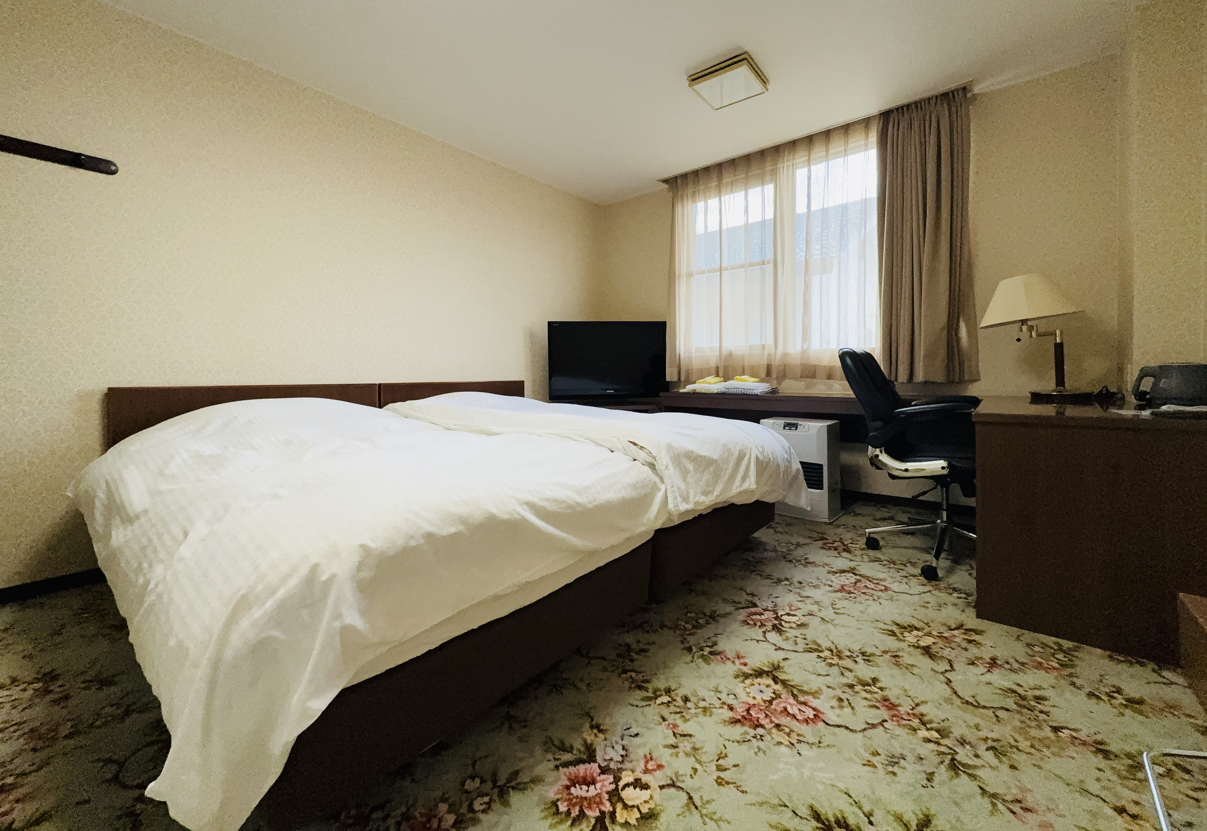 ツインルーム：バストイレ付き