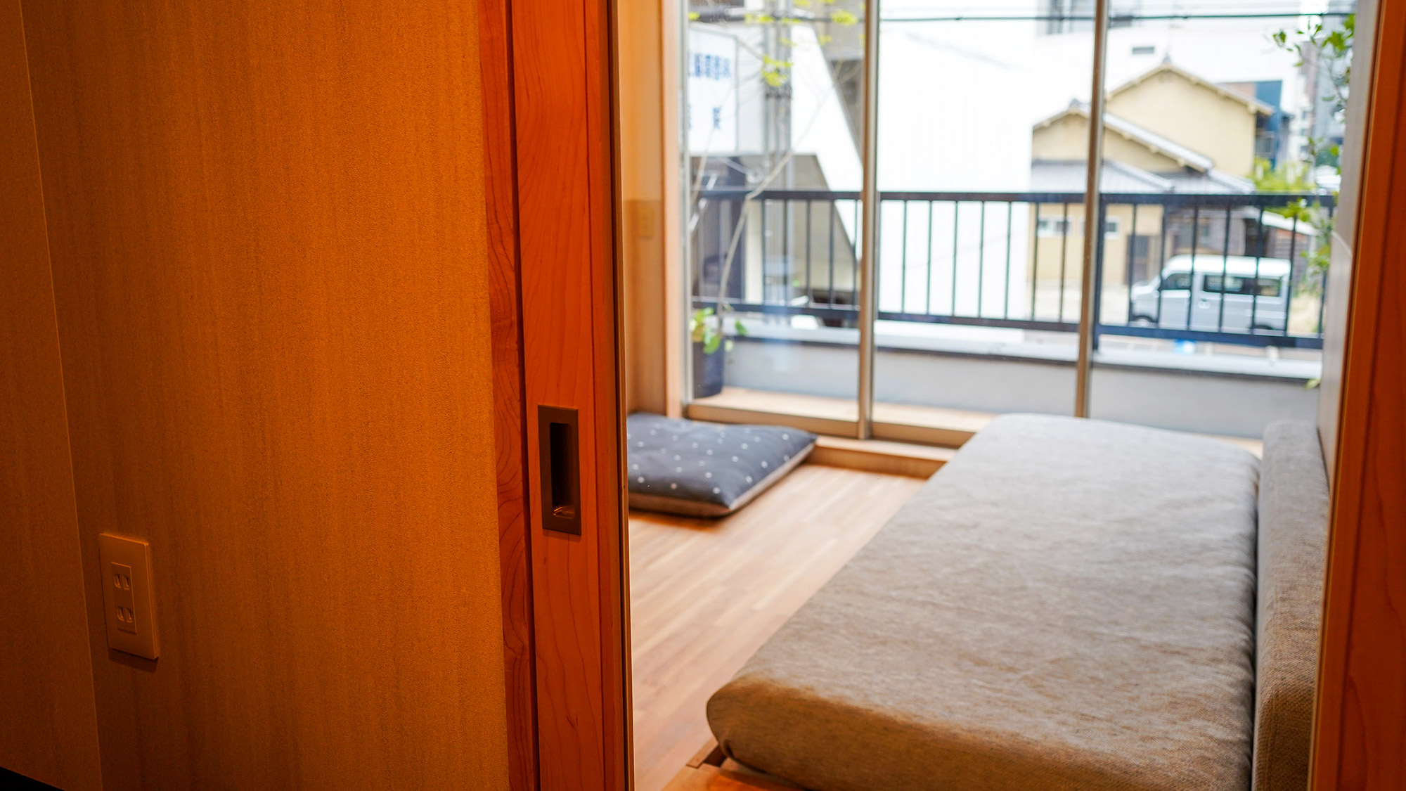 ・【ペットスペース】寂しがりのペットも安心！ガラス張りの扉でいつでも見守り可能です