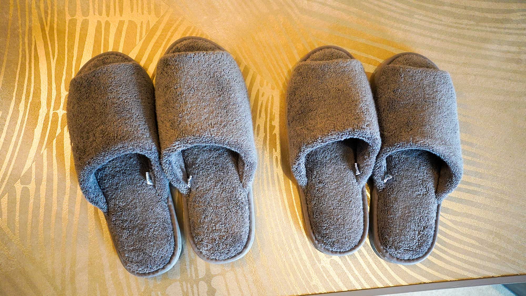 ・【スリッパ】ふわふわのスリッパをご用意！素足でもリラックスしておくつろぎいただけます