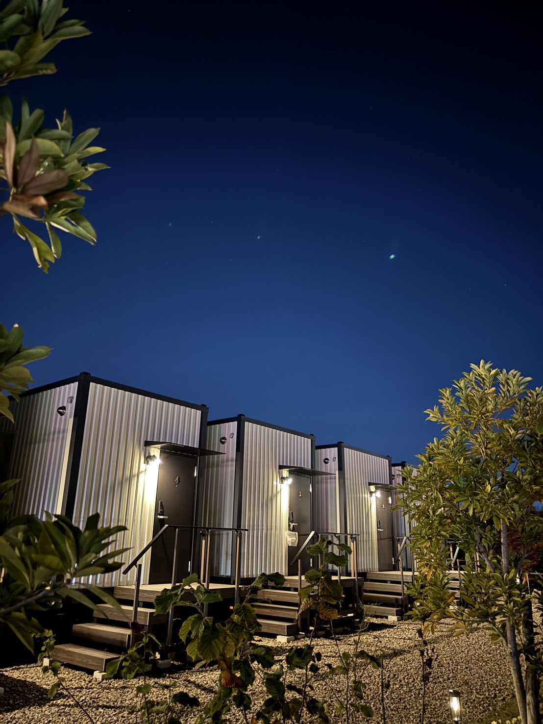 夜の施設内風景です。