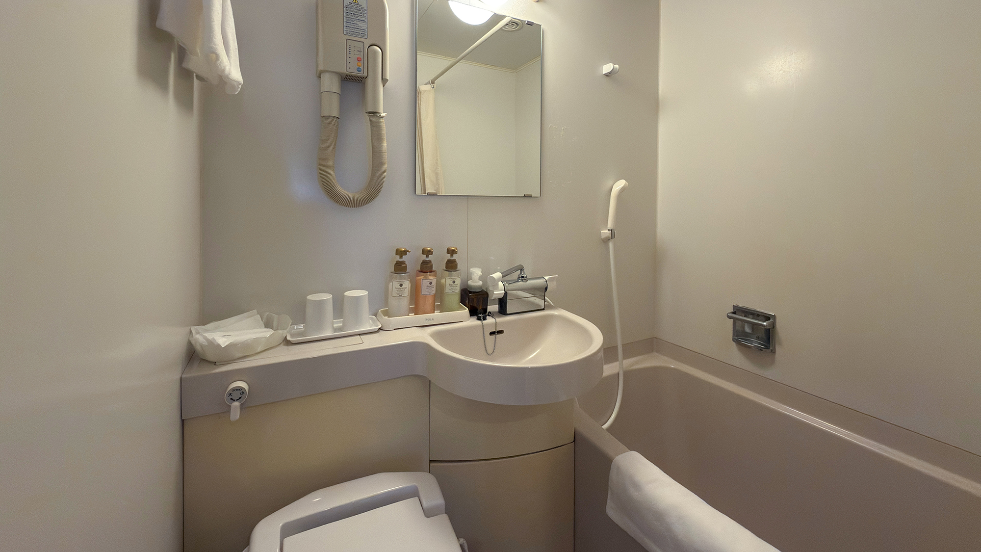 コンパクトながら快適なユニットバスを備えています