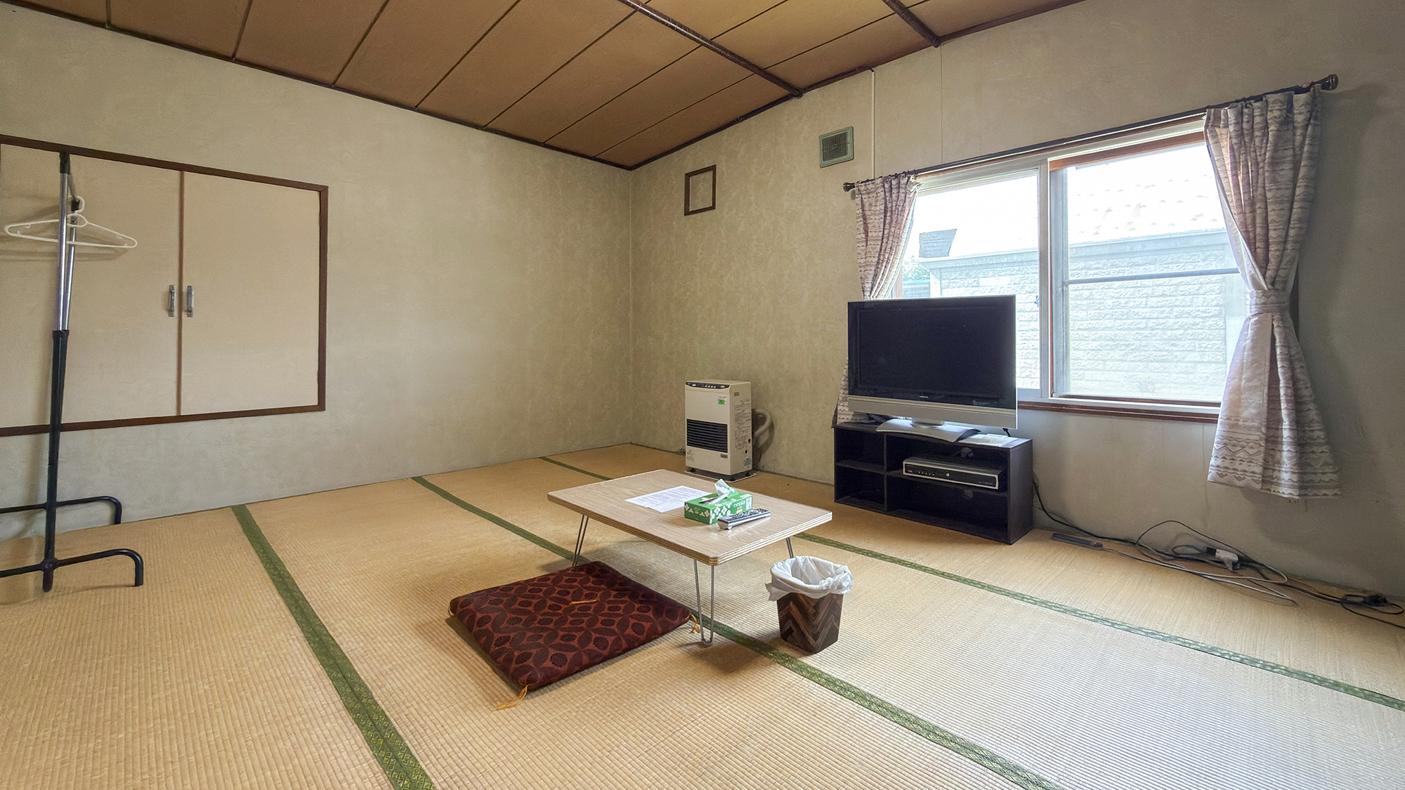 #旧館グループ和室（約10畳）エアコンなし 　1室限定！4名で寛げる広さの別館10畳和室