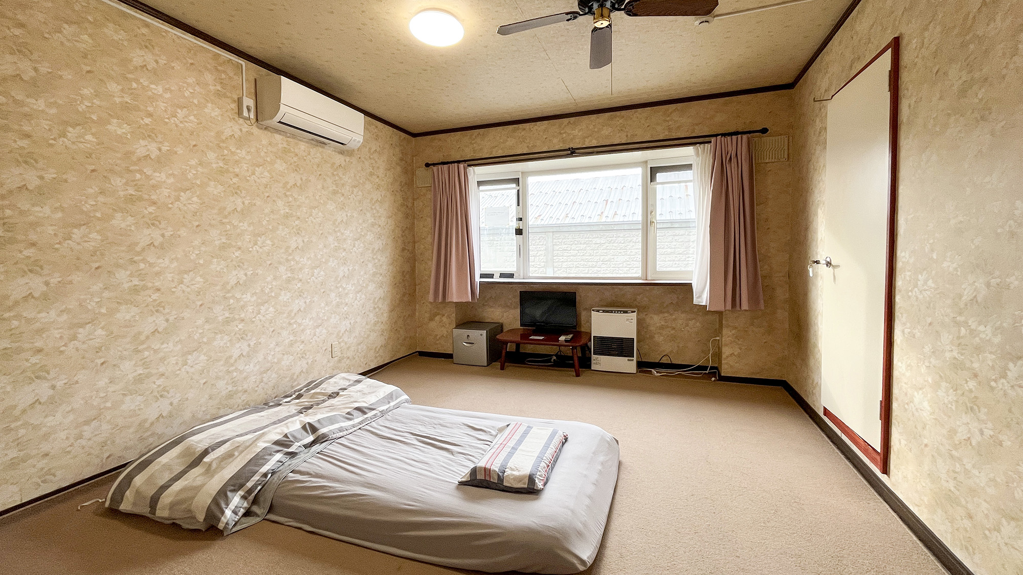 #ゲストルーム9畳（トイレ・シャワールーム付）広々としたお部屋です