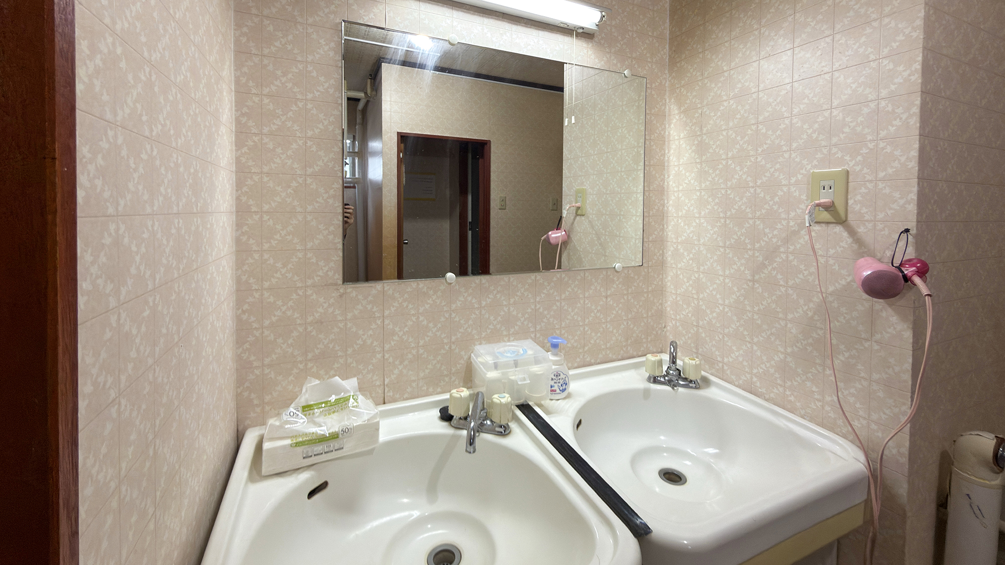 #館内　各階に洗面スペースをご用意