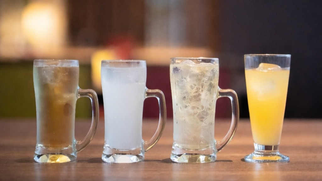 ハイボールやレモン酎ハイ、カクテル、日本酒などをセルフサービスでお楽しみいただけます。