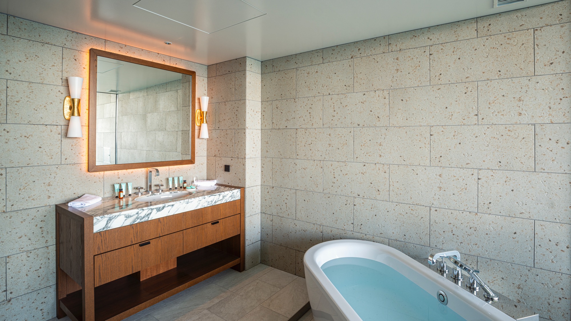 デラックスダブルルーム（201）