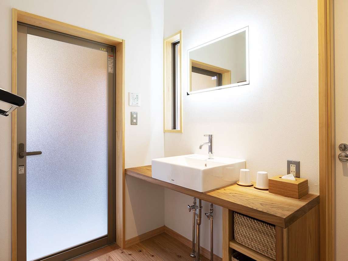 【露天風呂付客室】令月：脱衣所