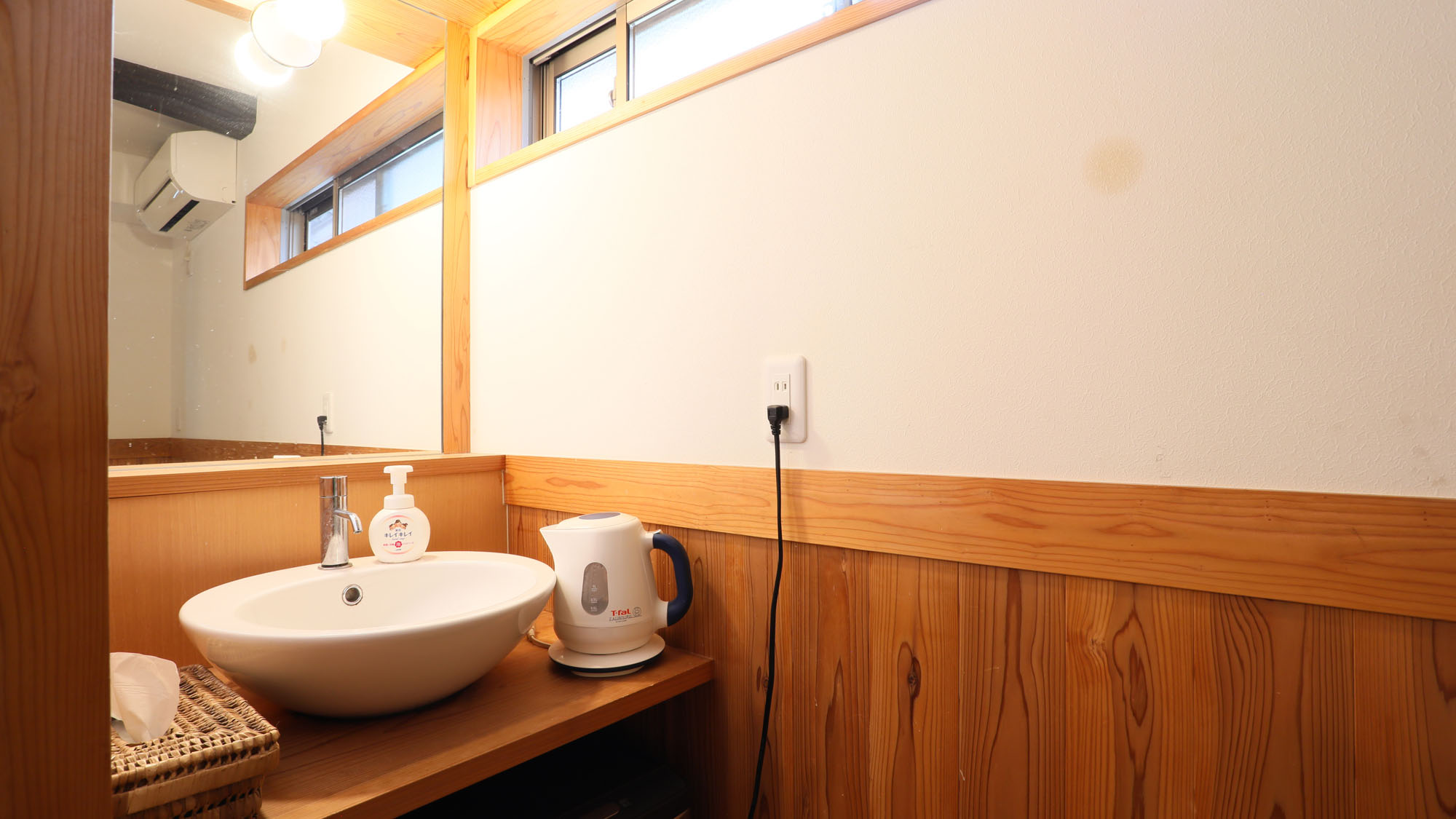 【本館＿プライベートルーム】１名～２名まで泊まれます。ワンちゃんも一緒に泊まれます。*