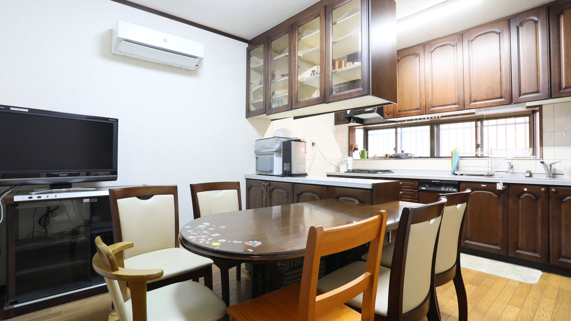 【向い＿キッチン】調理器具一式揃っているのでご自由に料理できます。*