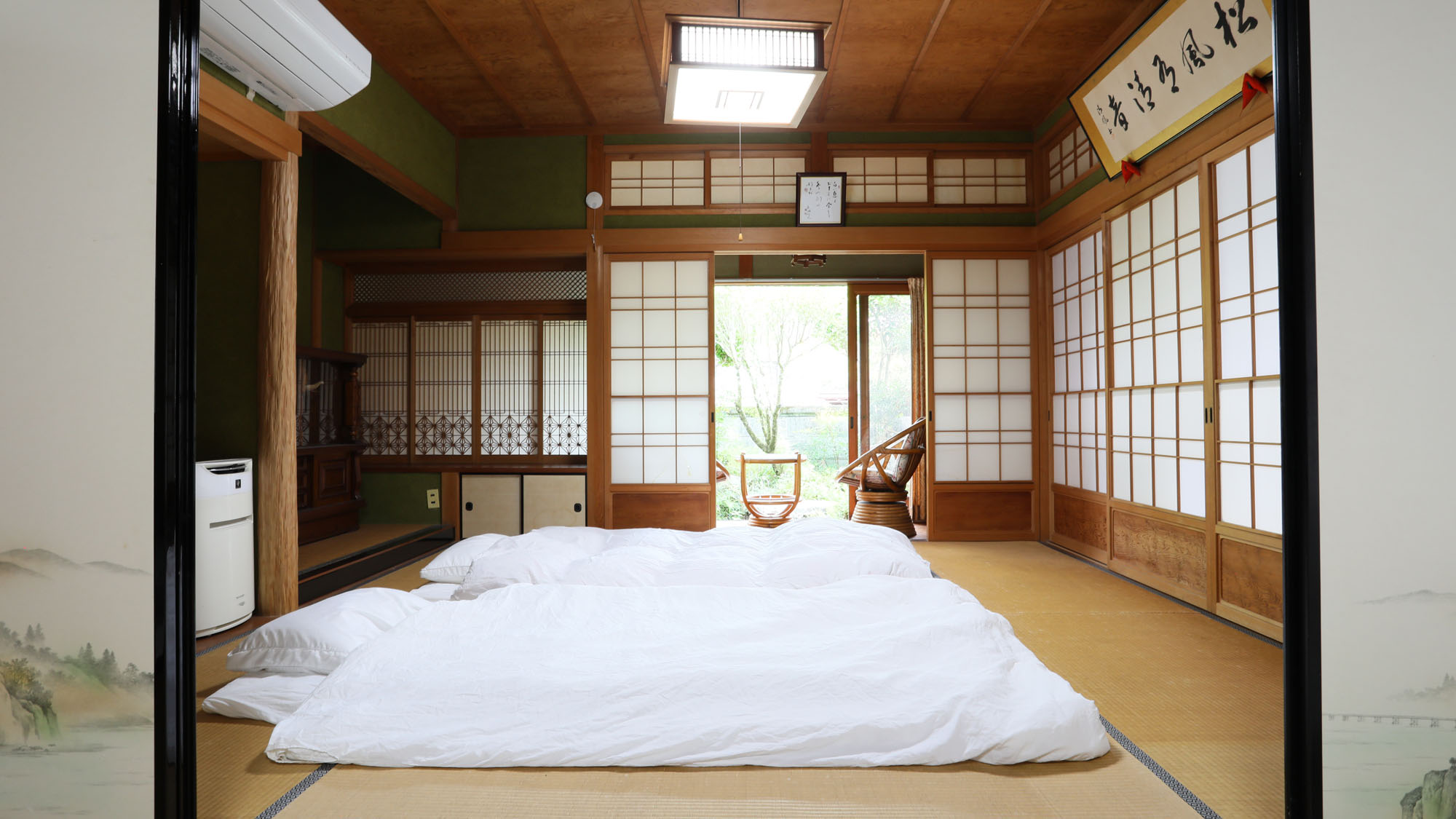 【離れ＿ファミリールーム】ふすまで仕切れる２間続きです。*