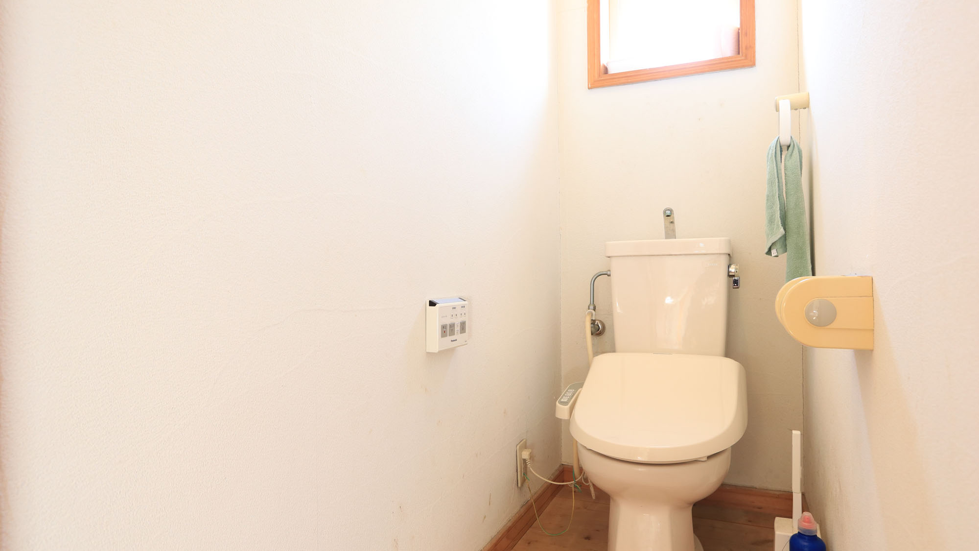 施設_共用トイレは温水洗浄機付。1F2Fにあります *