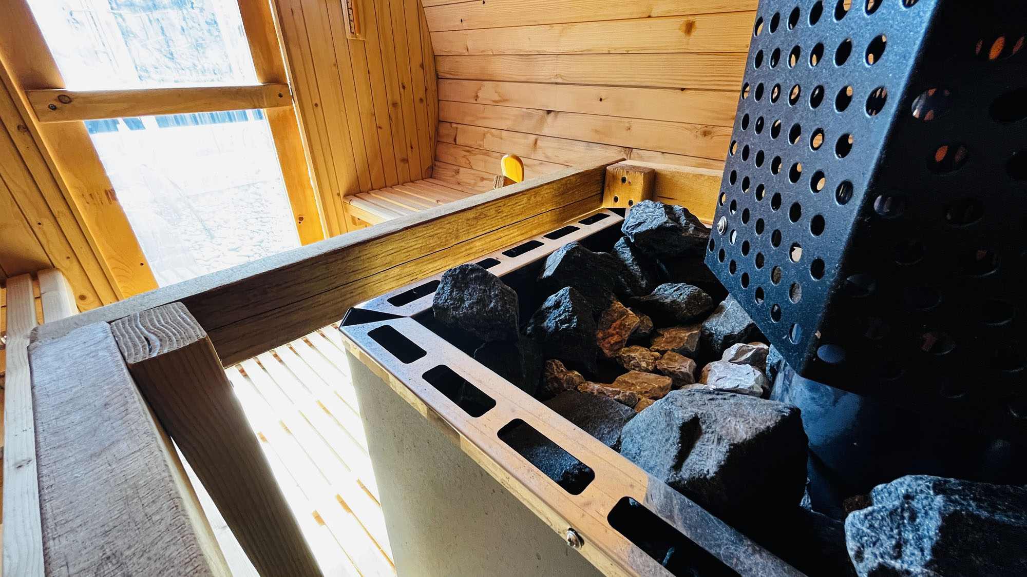 施設_薪ストーブの本格バレルサウナ*
