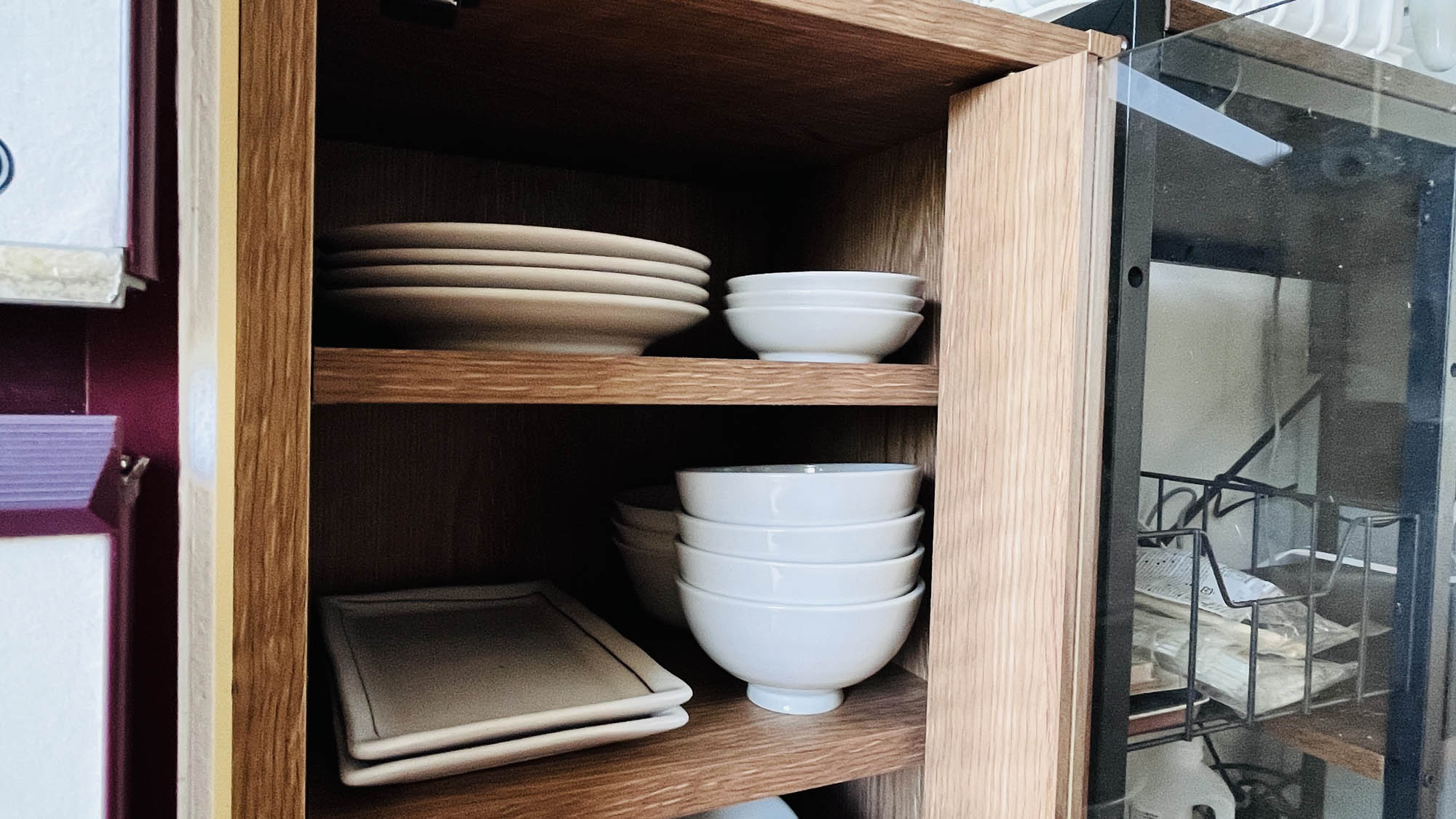 【客室】食器類や調理器具も揃ってます　