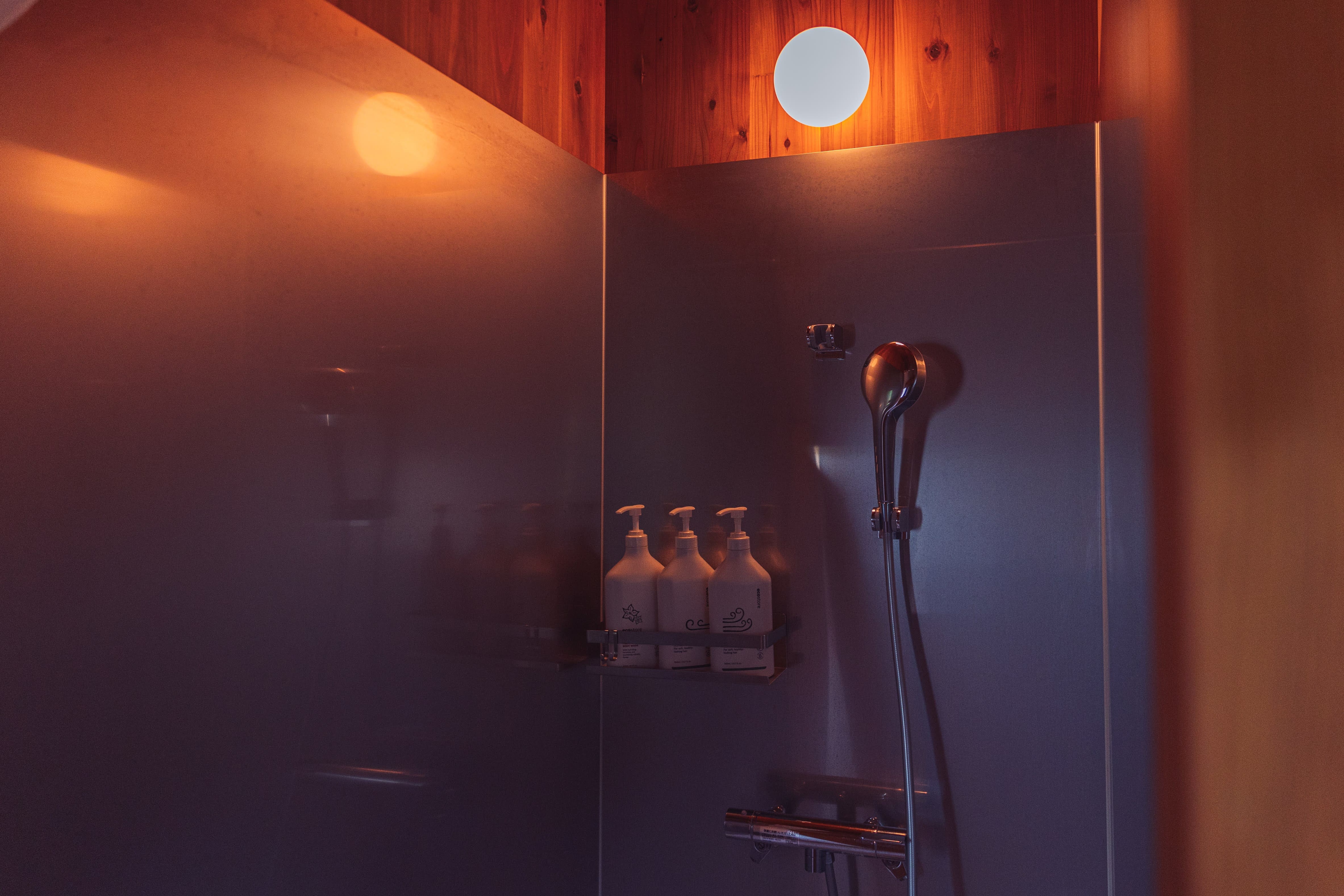 シャワー室（部屋共通設備）