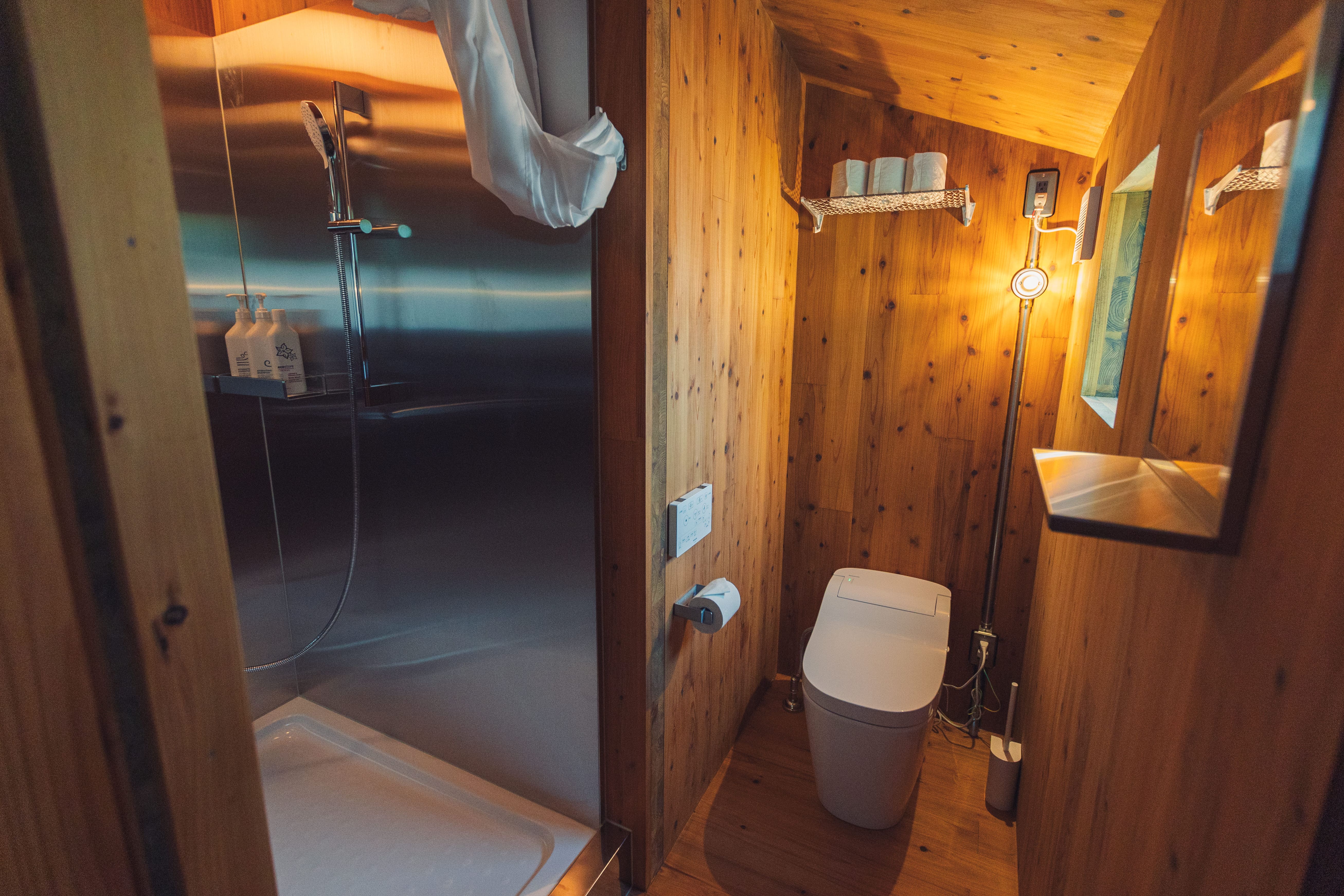 シャワー室・トイレ（部屋共通設備）