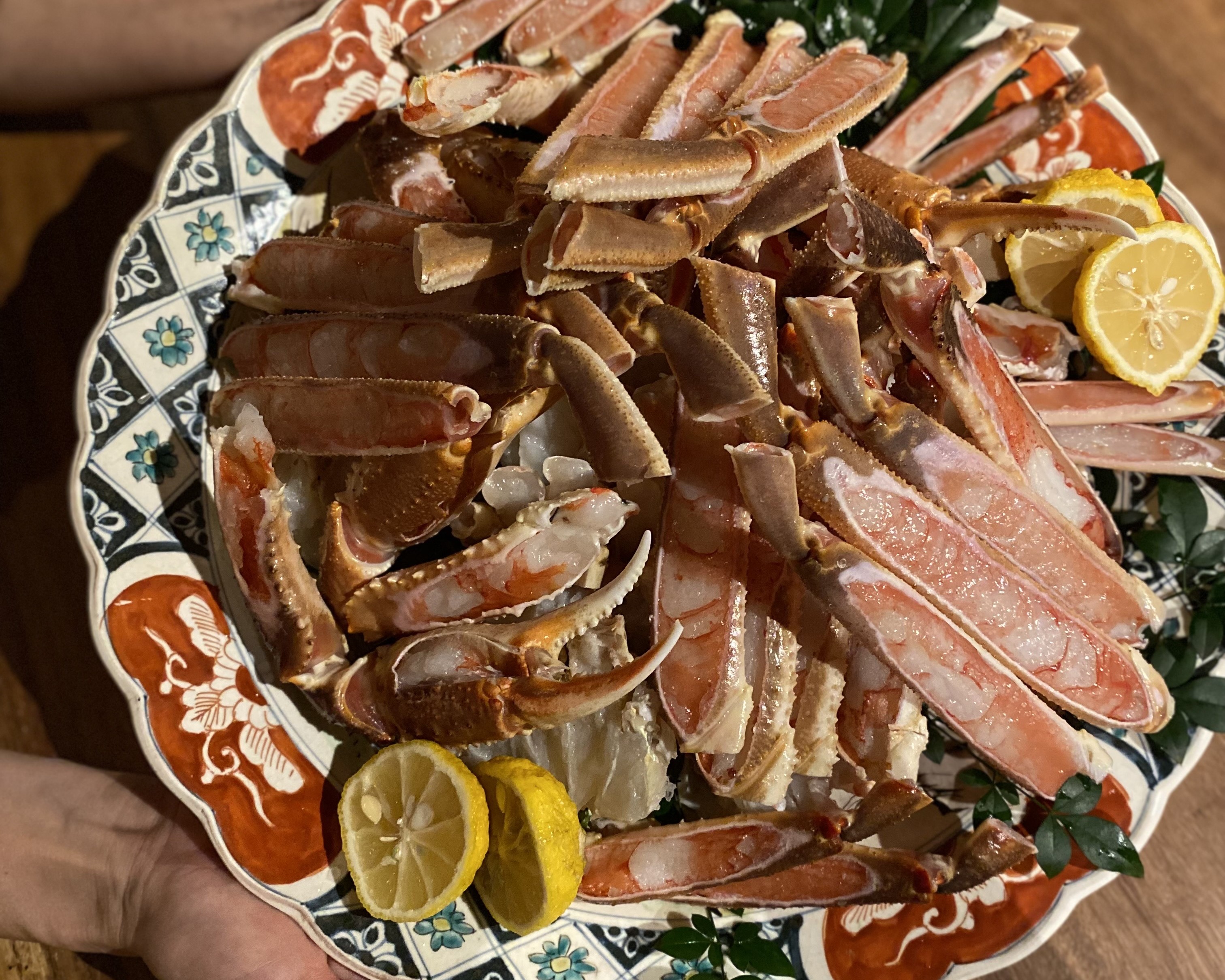 獲れたて新鮮な松葉ガニタグ付きをお1人様贅沢に１杯