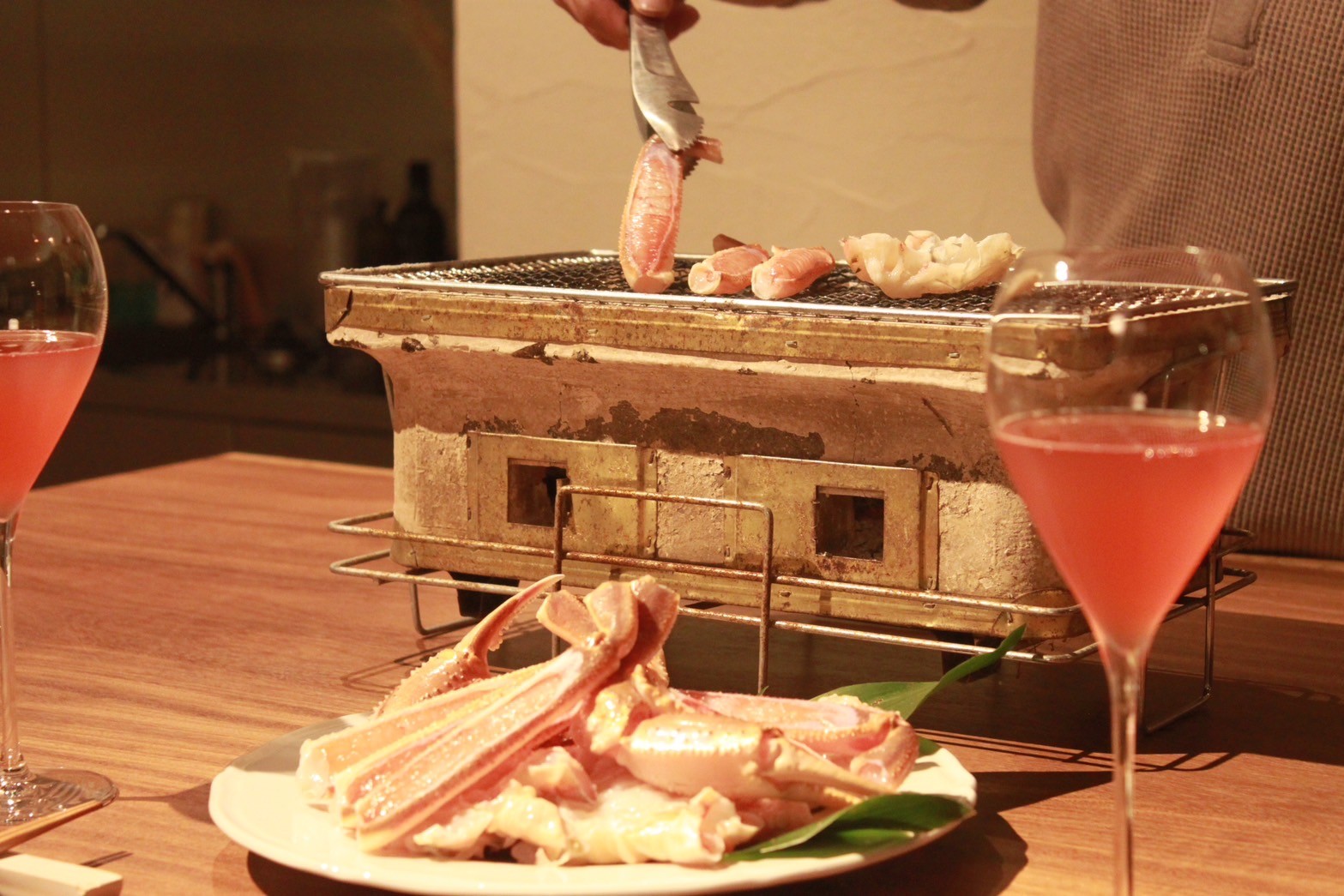 メインは蟹の炭火焼を様々なソースで