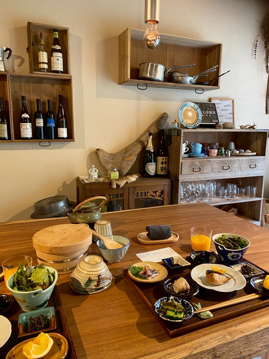 朝食は女将の島和定食