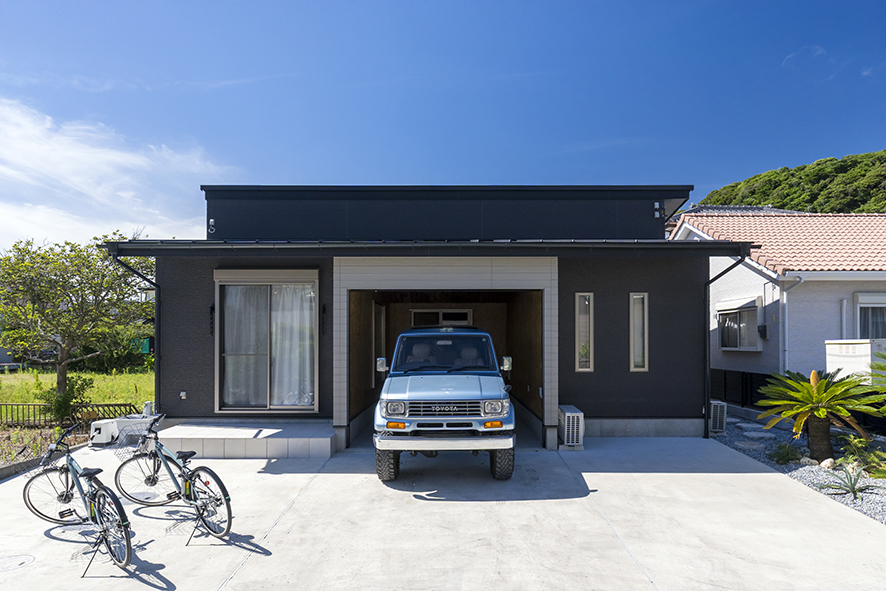 新築85㎡でインナーガレージがついています。電動自転車二台は無料レンタル！