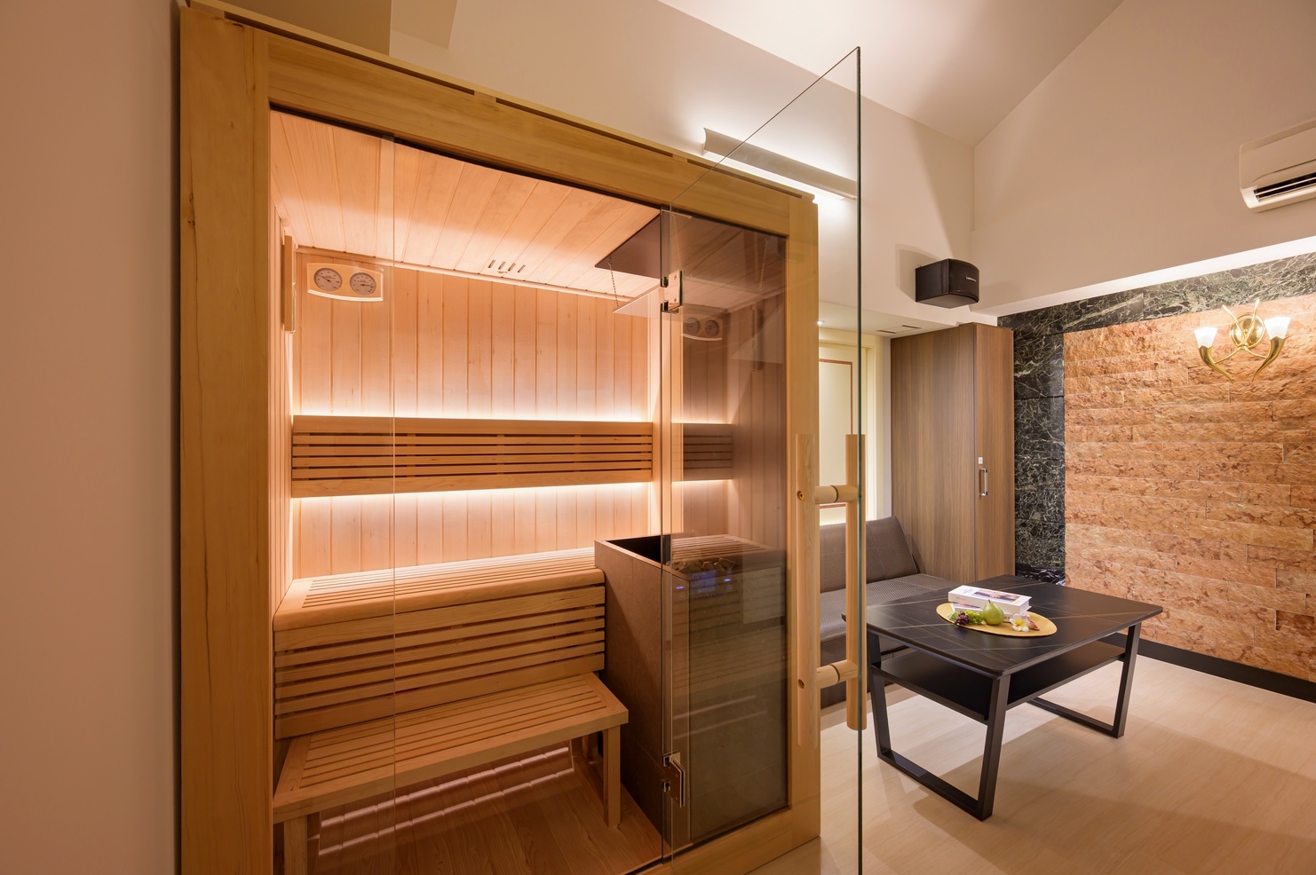 お部屋で20万曲の本格プライベートカラオケを思いっきり歌い放題！満喫プラン【朝食付き】