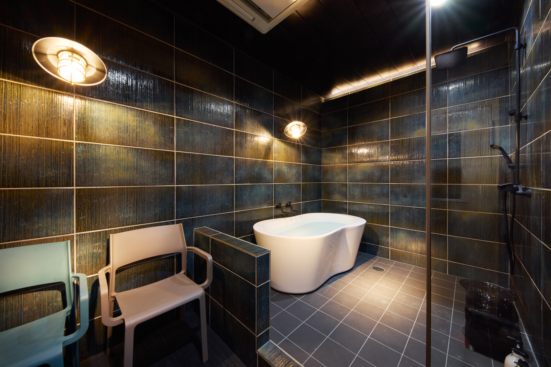 宿泊期間中、何日利用しても19,000円で利用できるプライベートバスルーム。バスルームの他にソファーベッド設置の休憩室もあります。（別途、お問い合わせください。）