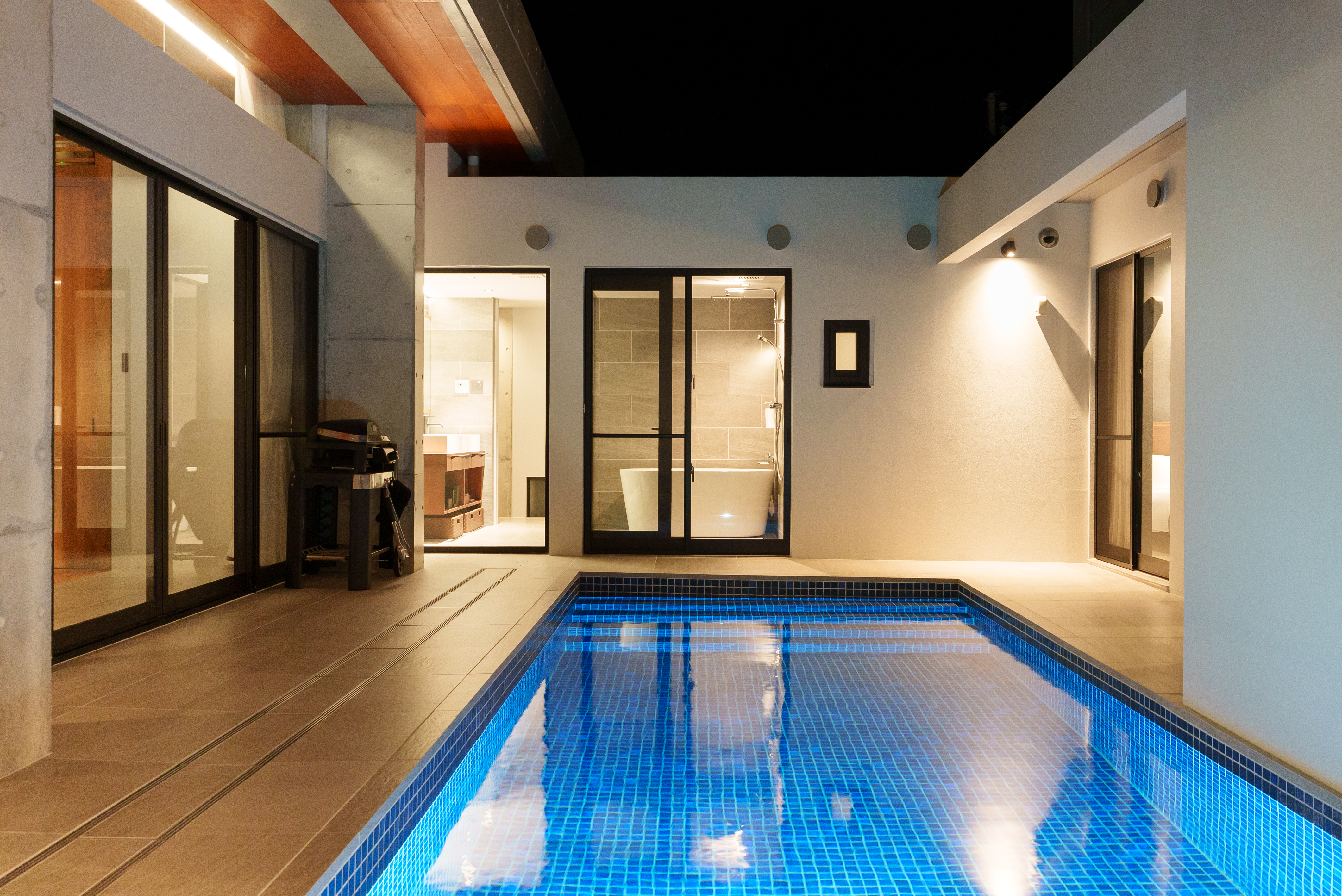 プライベートプール（夜）