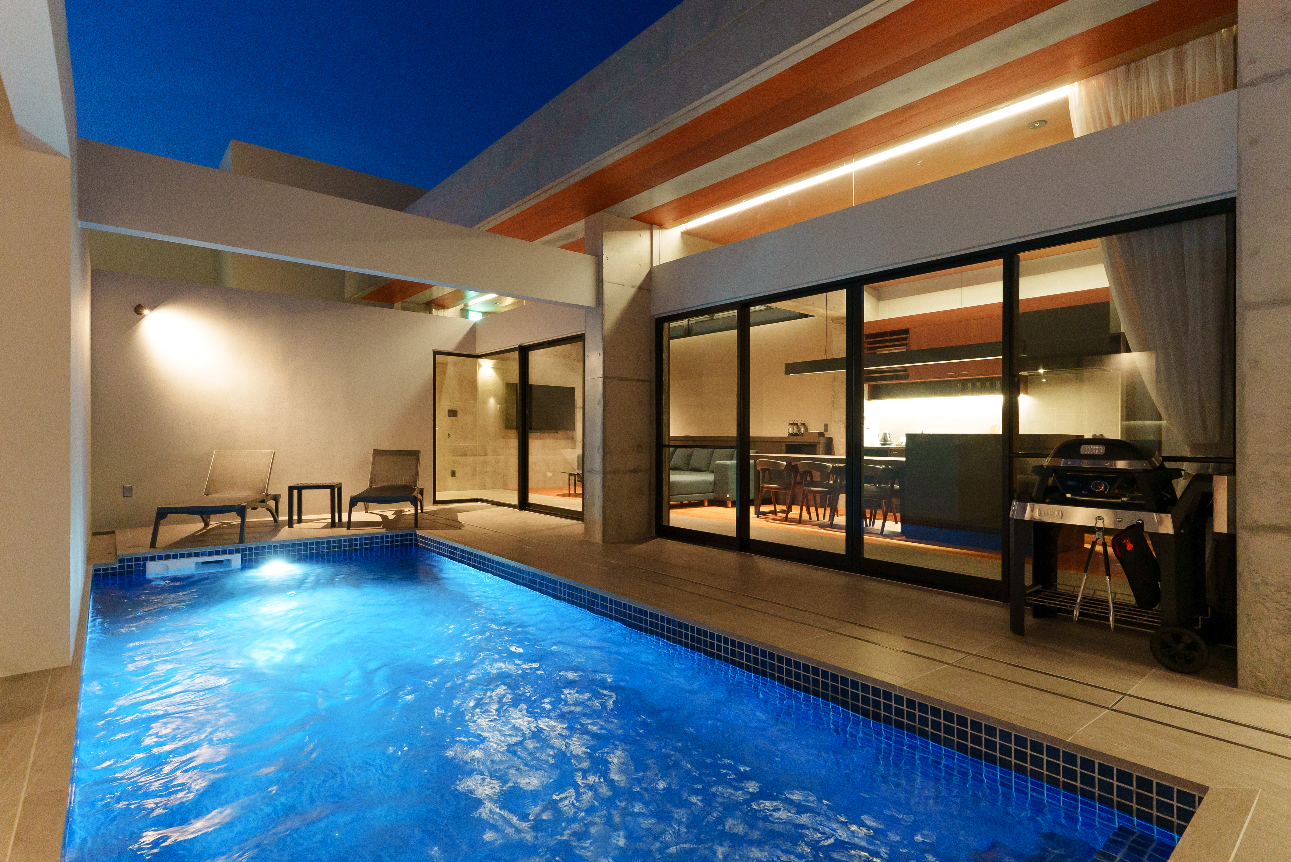 プライベートプール（夜）