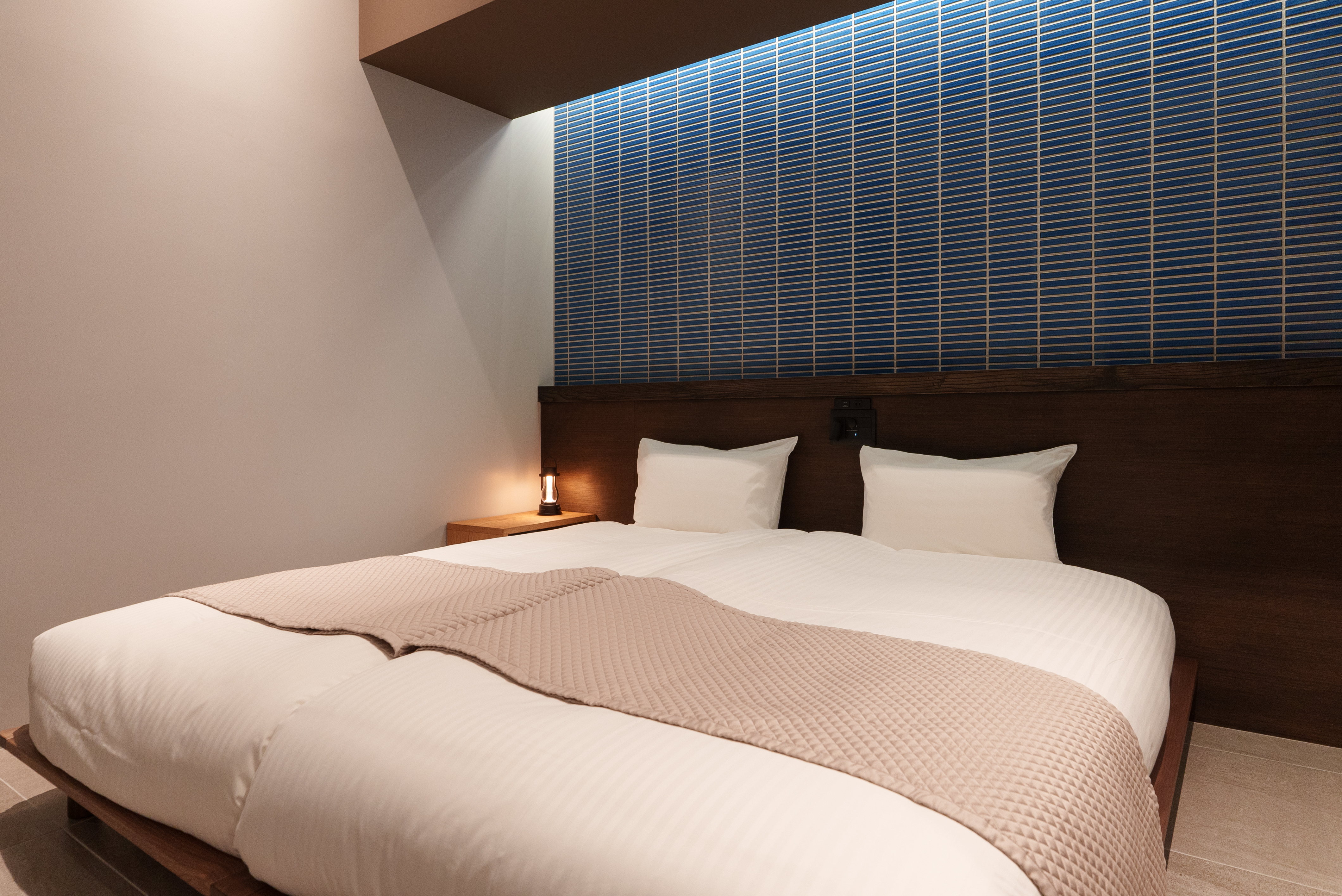 ベッドルーム1（キングベッド1台）