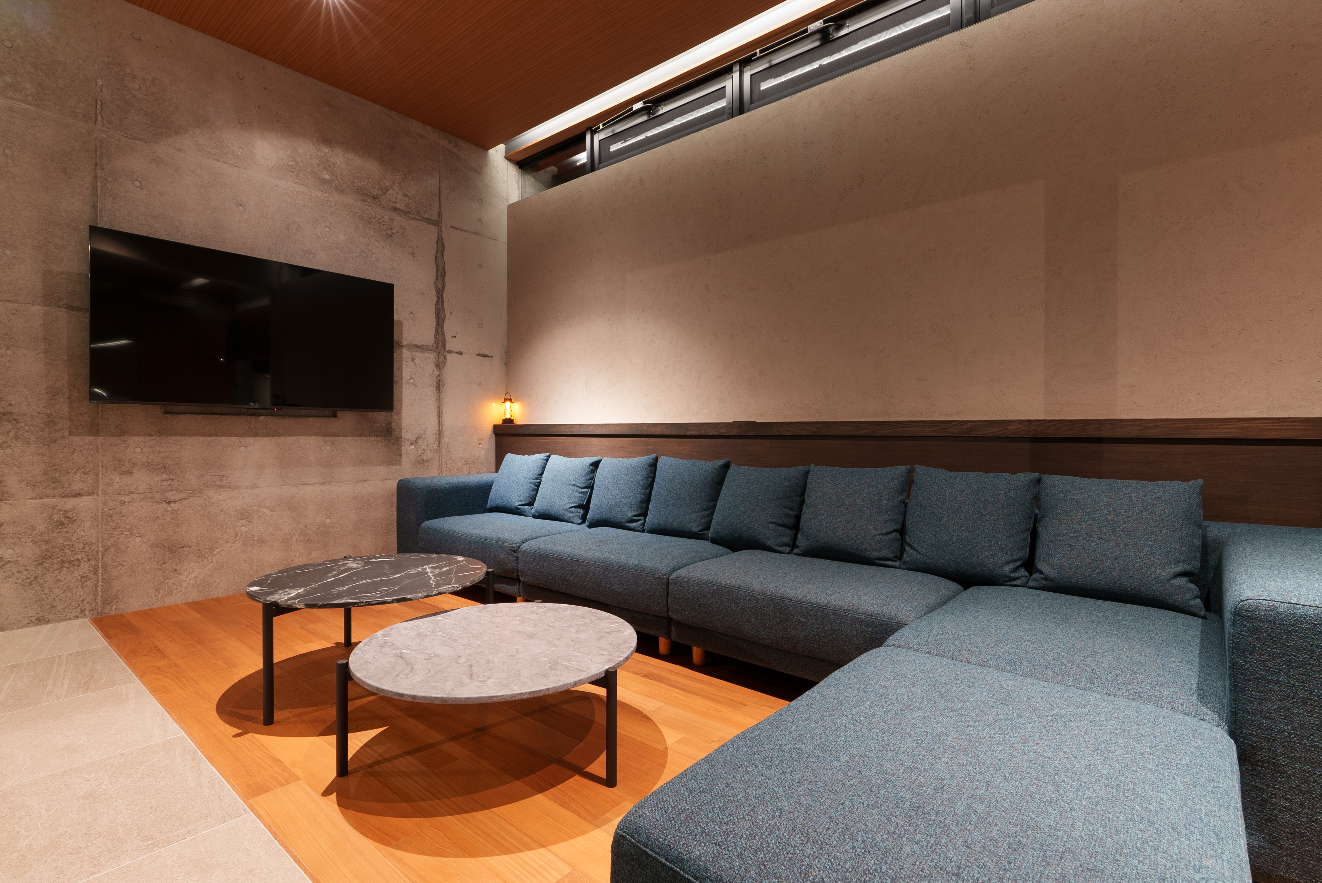 リビング（夜）