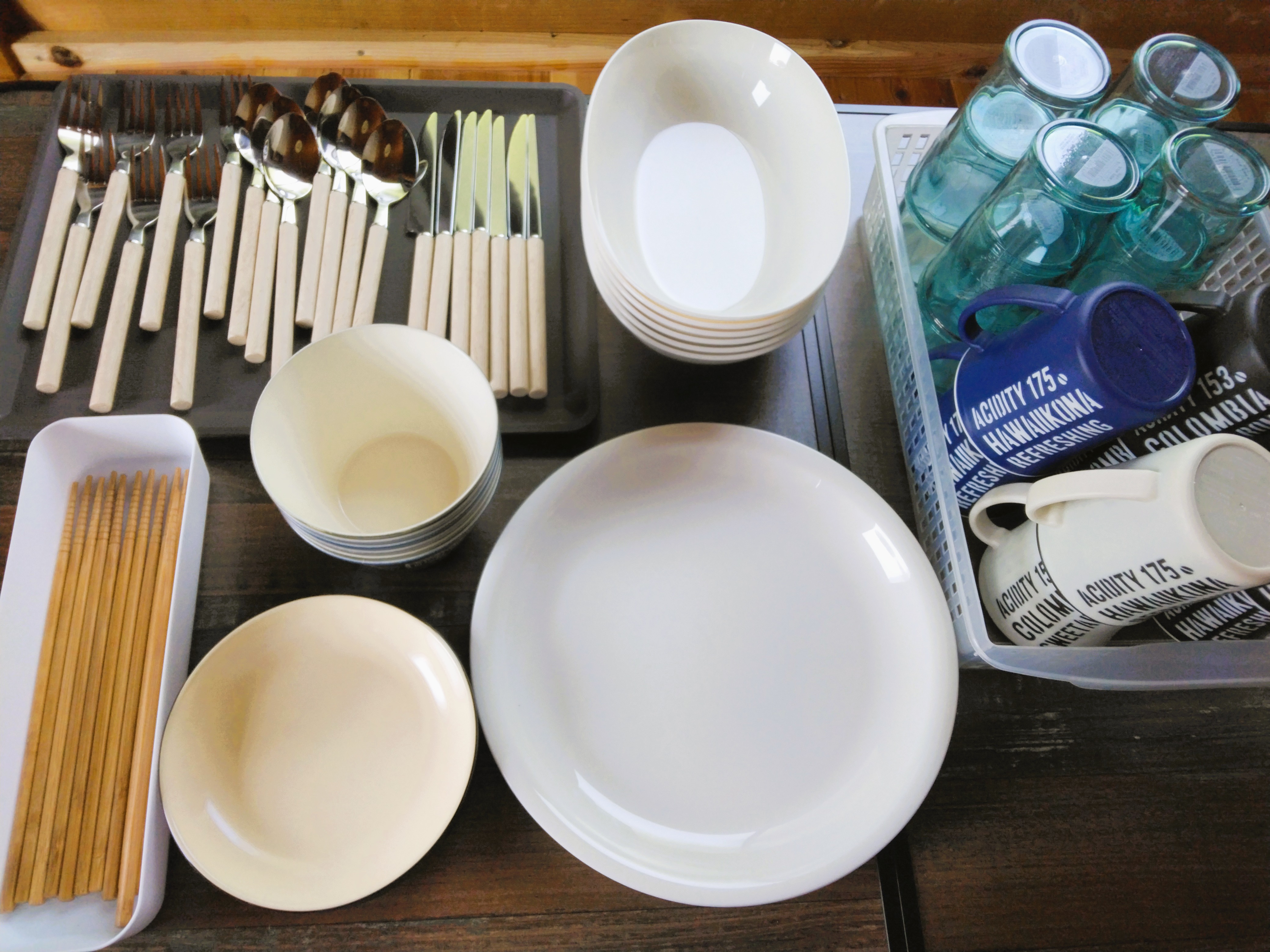 食器類（小皿、大皿、カレー皿など人数分ご用意）