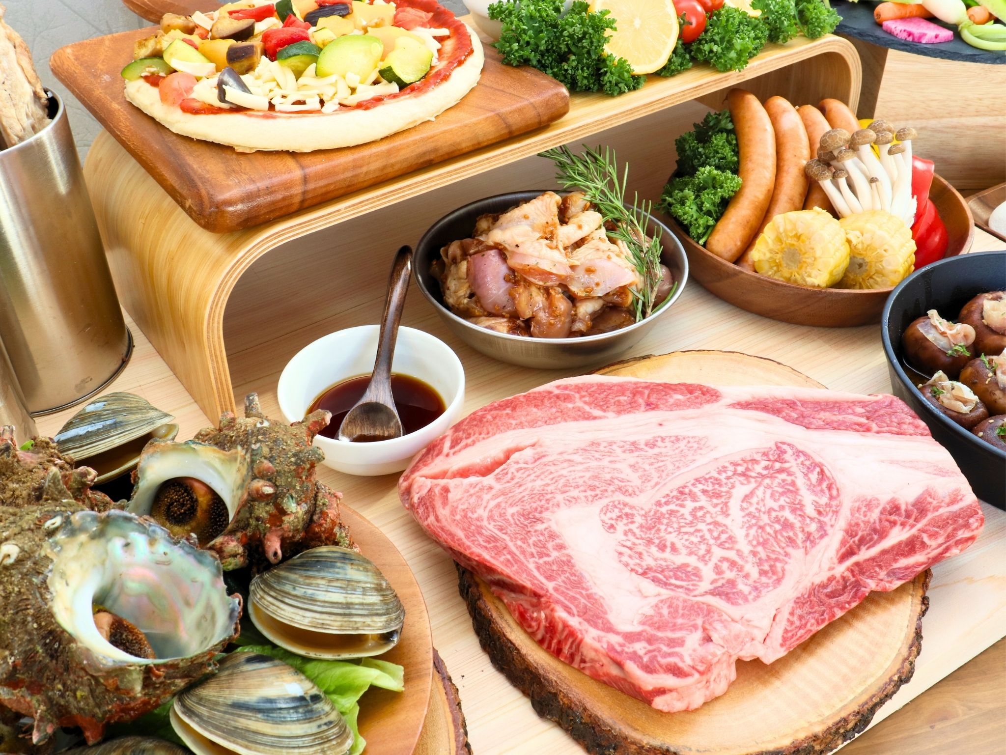 地元食材を活かしたグランピングディナー。那須の自然の中で、五感が満たされるグランピングならではの特別なひとときをお楽しみください。