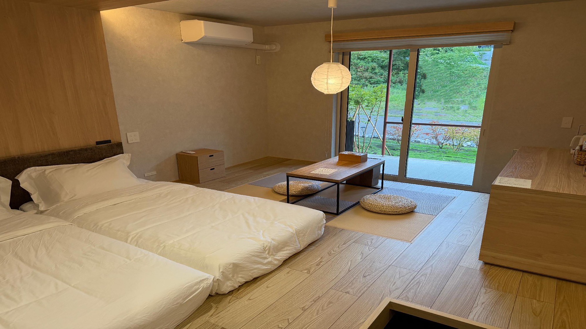 自然の光に包まれたスタンダードツイン