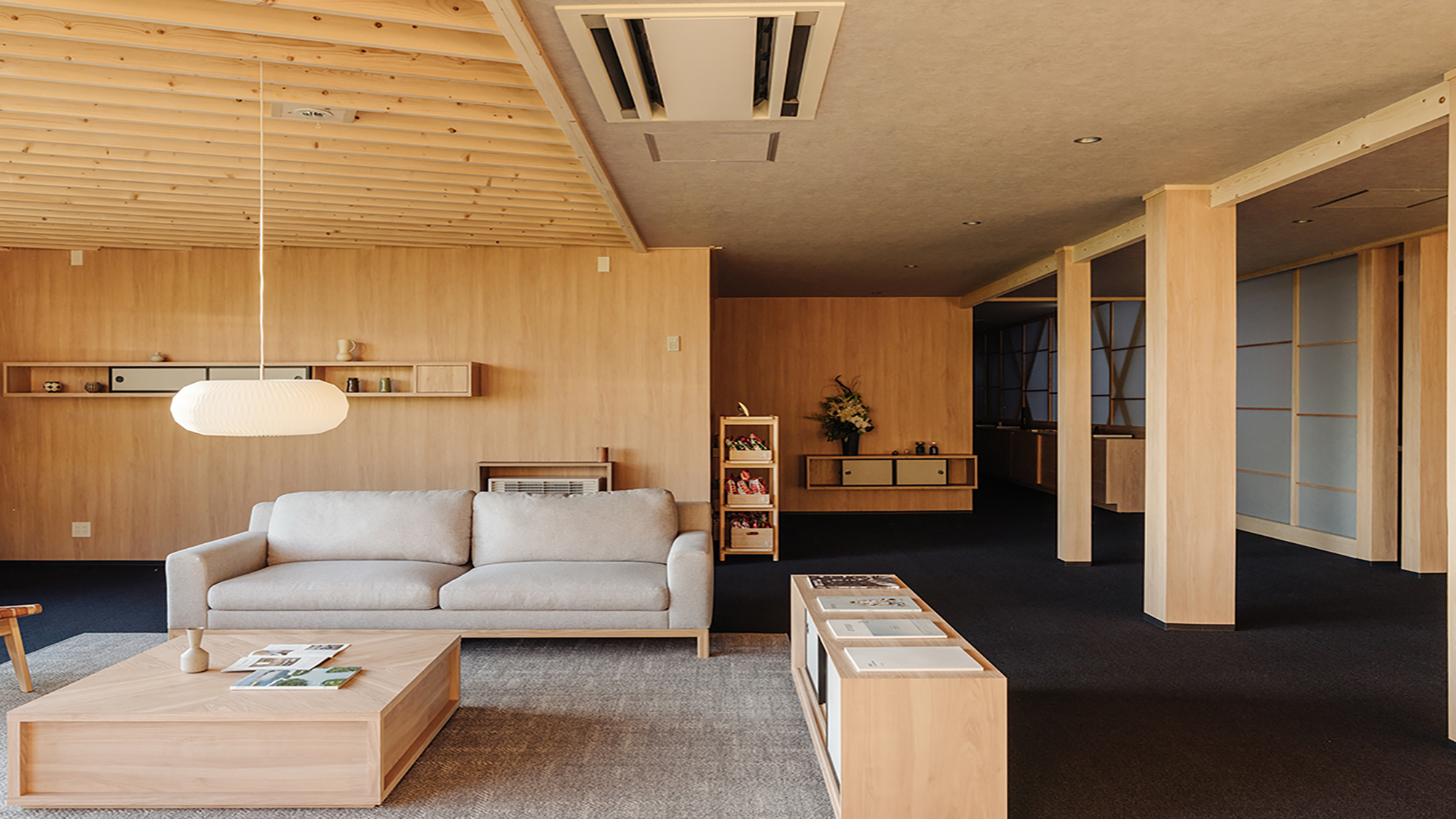 静けさと心地よさが調和するエントランス