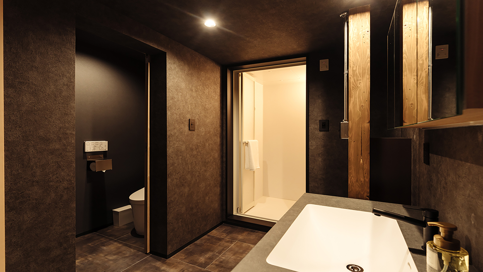 自然素材が心地よい、和モダンな雰囲気