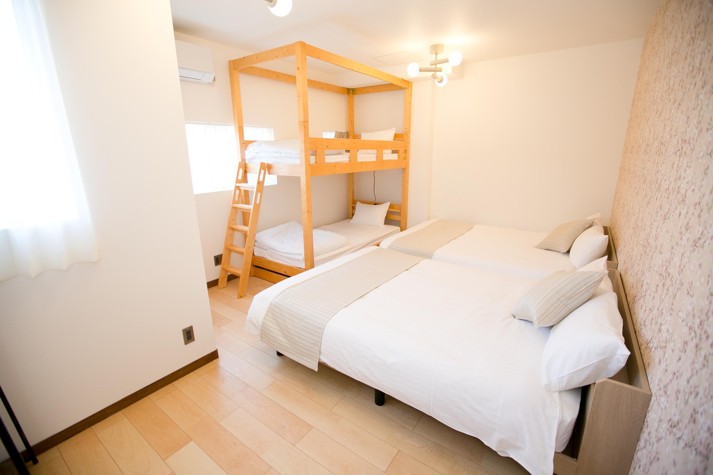 素泊まり・丸々1棟貸切・2ベッドルームヴィラ・少人数から大人数まで・大型プロジェクター・屋上BBQ