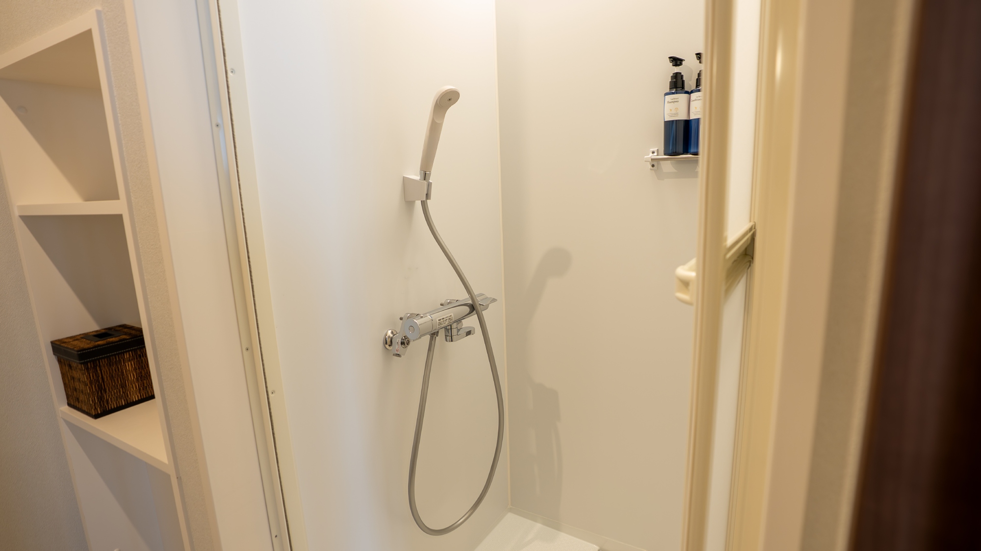 【客室】シャワールーム