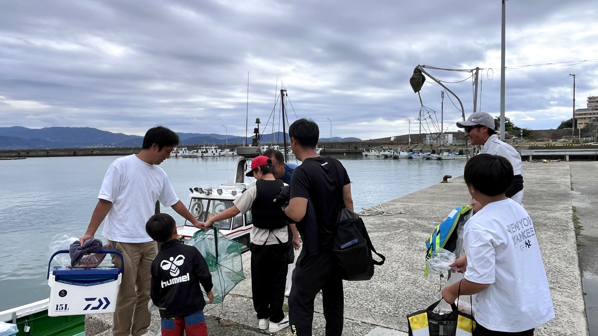 【釣りイメージ】釣った魚の下処理は船長がしてくれます