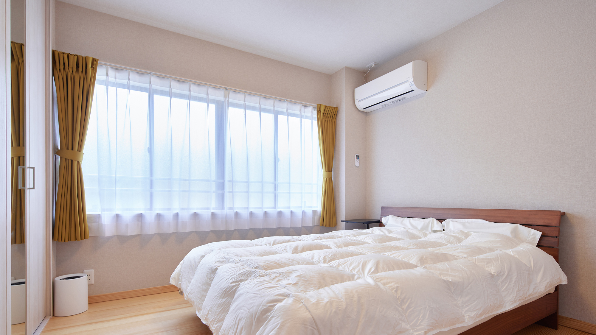 【寝室】シモンズのベッドでゆったりと♪