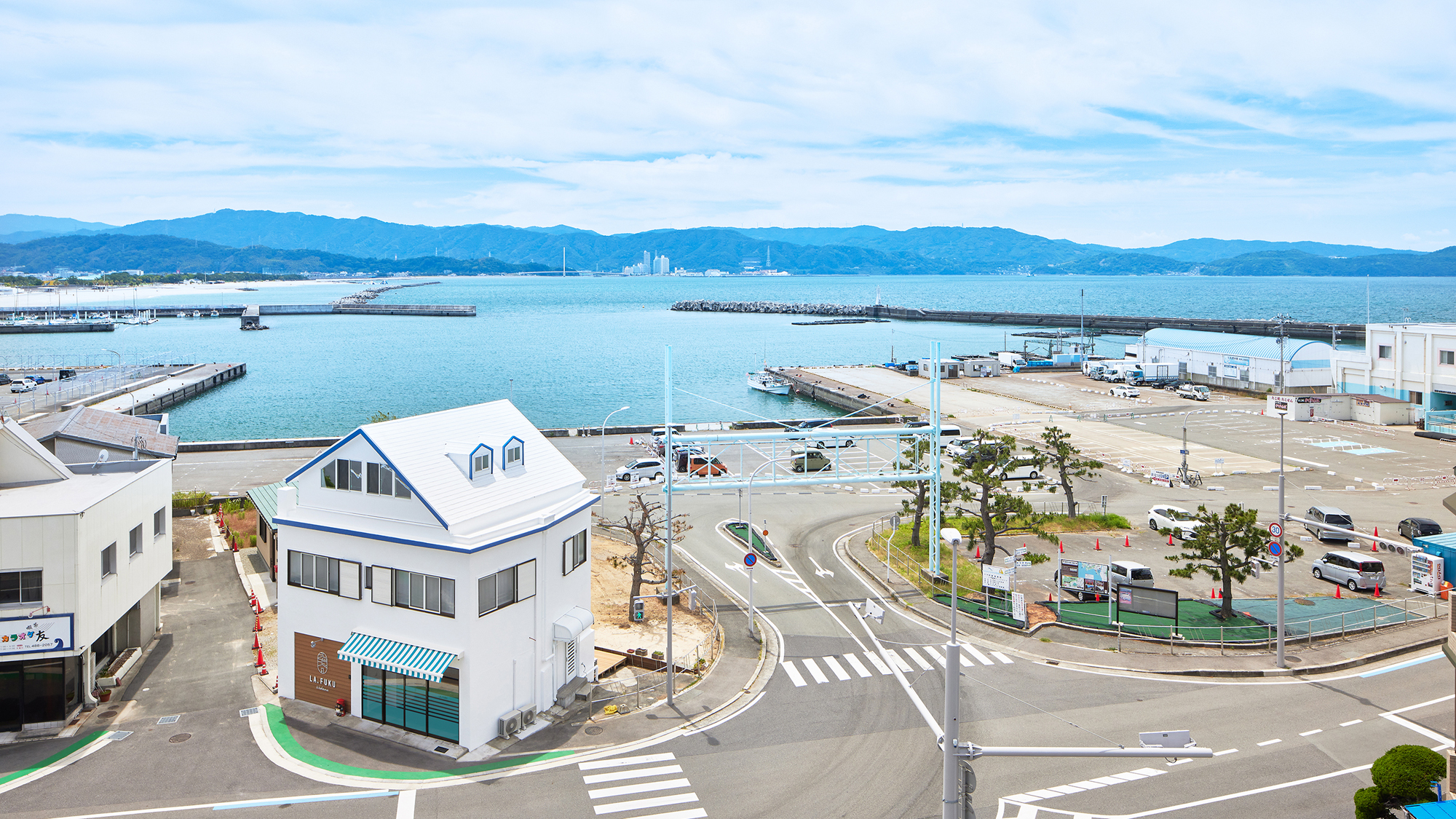 【外観】窓からは和歌浦漁港が見られます