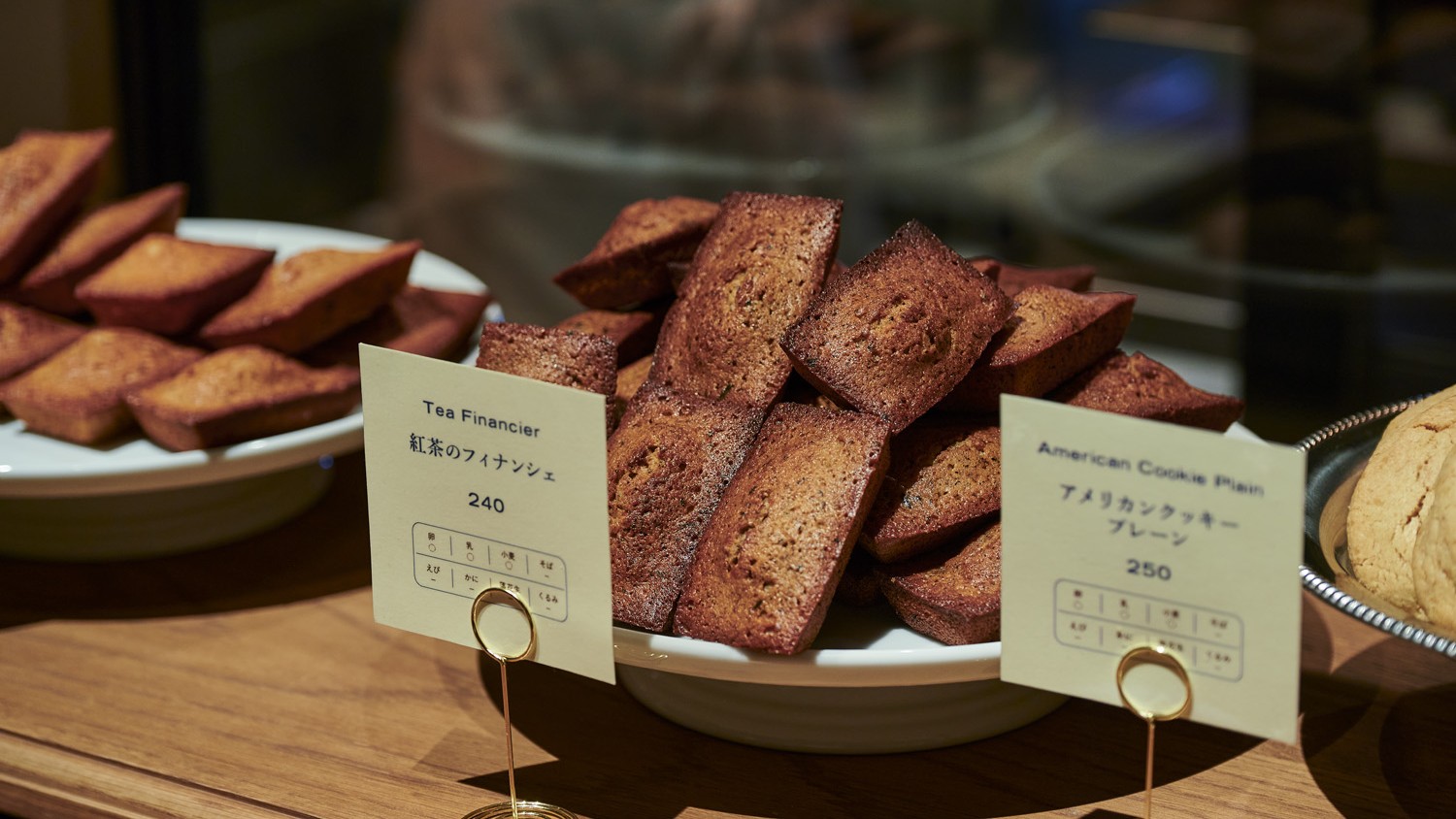 １階　ベーカリー＆カフェ「LAZULI BAKERY(ラズリ ベーカリー)