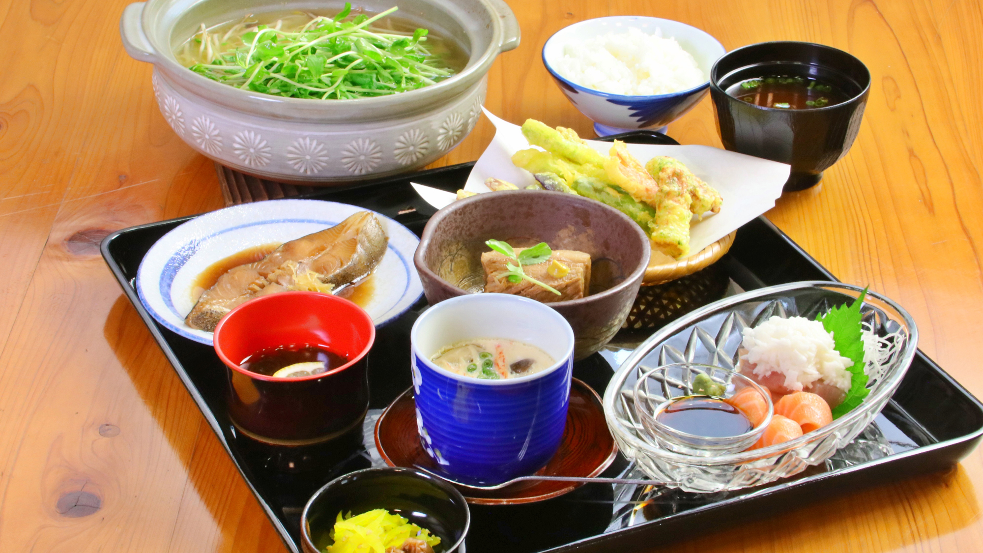 【夕食】女将手作りの家庭的な料理です