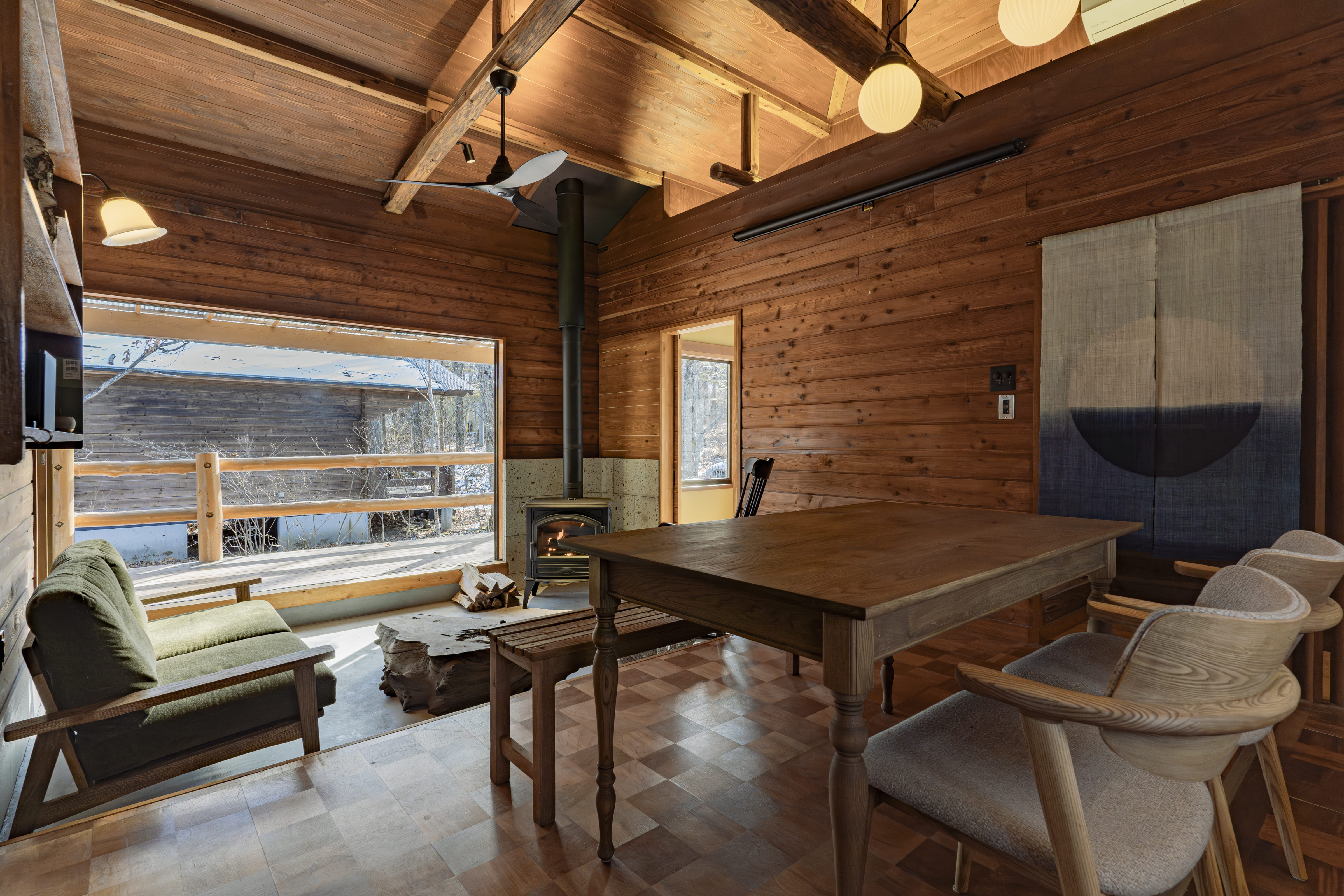 最大4mの天井高さがあり、開放感のあるLDKとなっております。