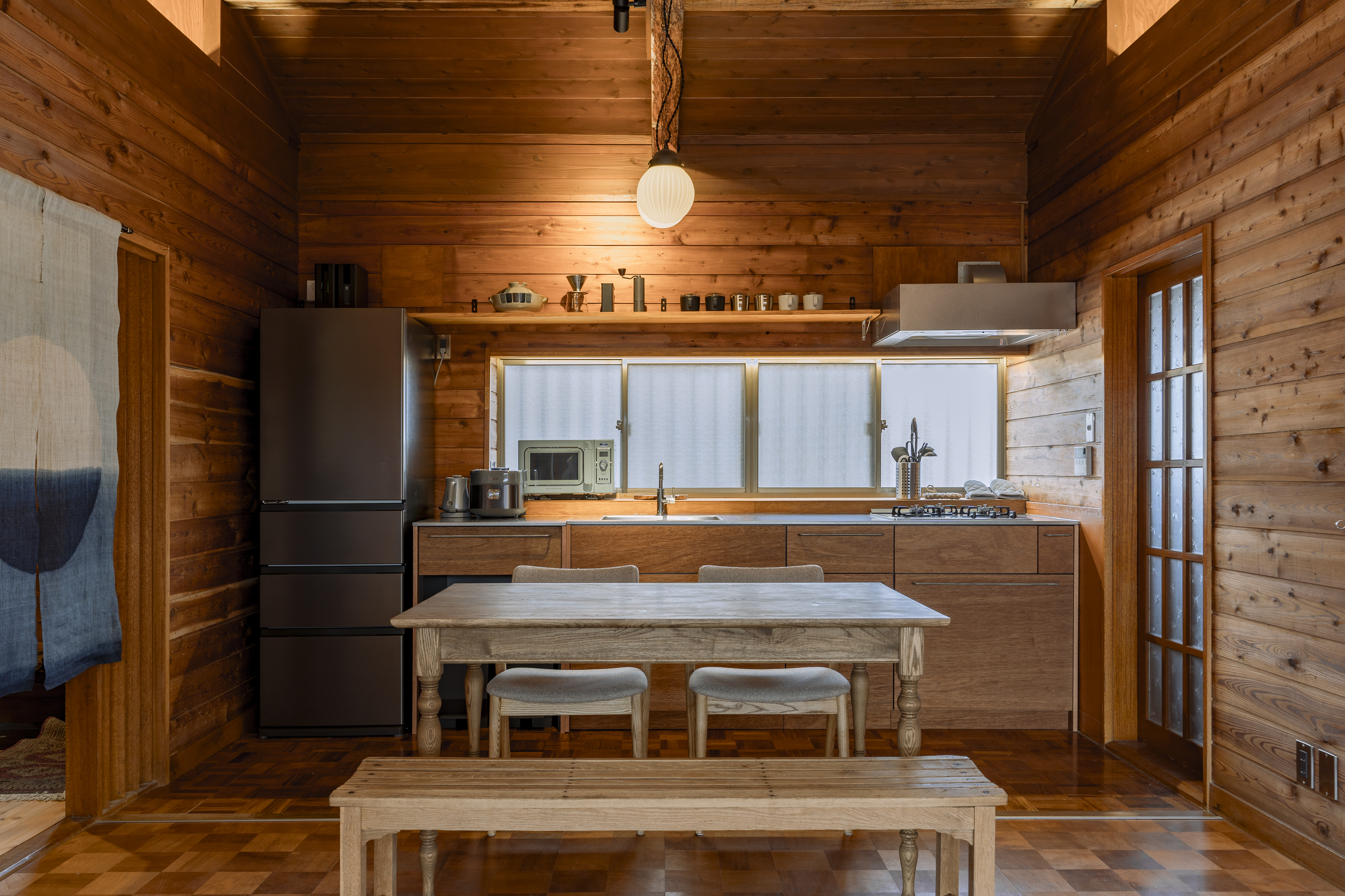 大きなキッチンなので何人かでお料理いただけます。