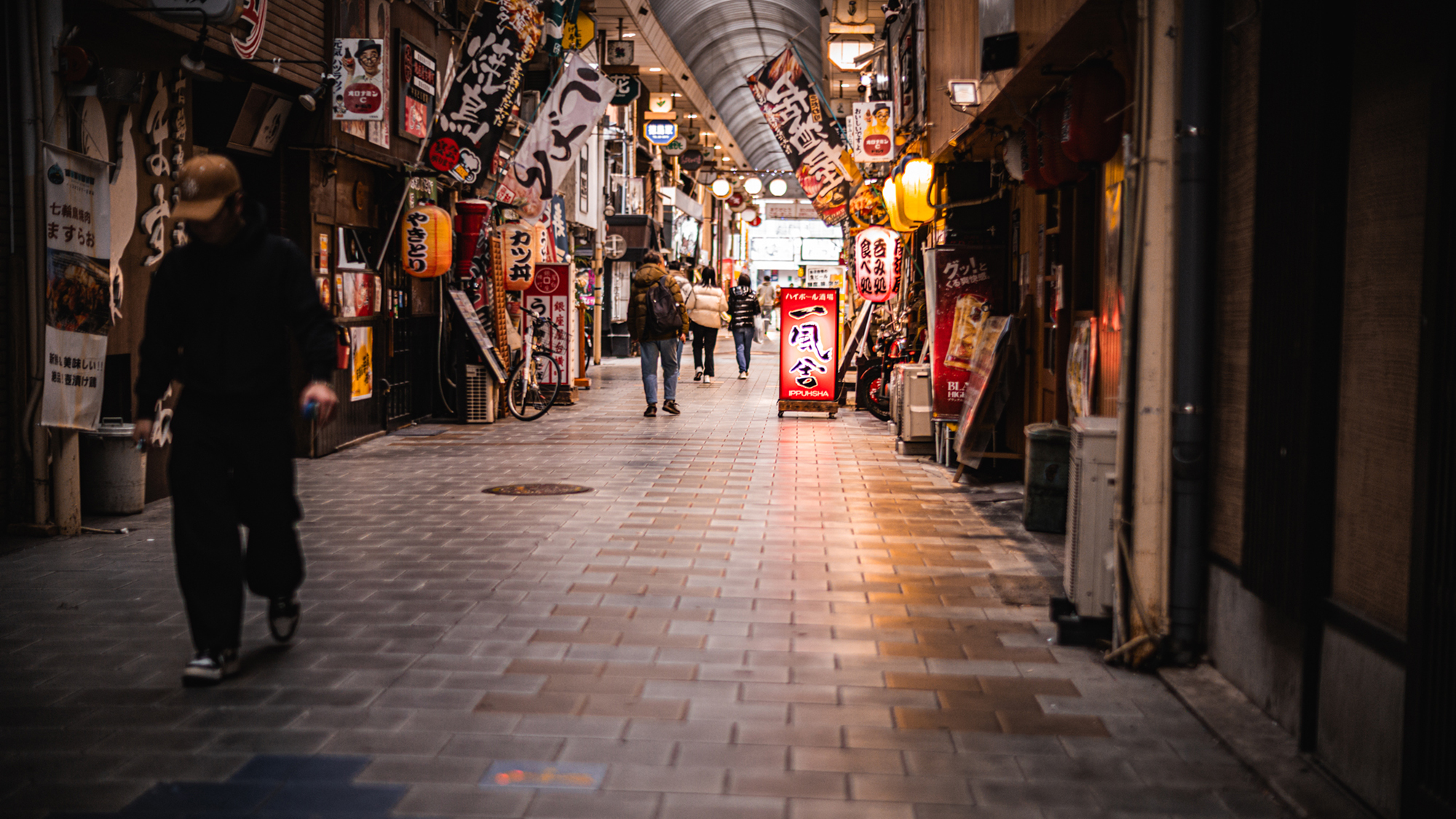 【ソルパセオ銀座】飲屋街が並ぶどこか懐かしい街並み（徒歩２分）