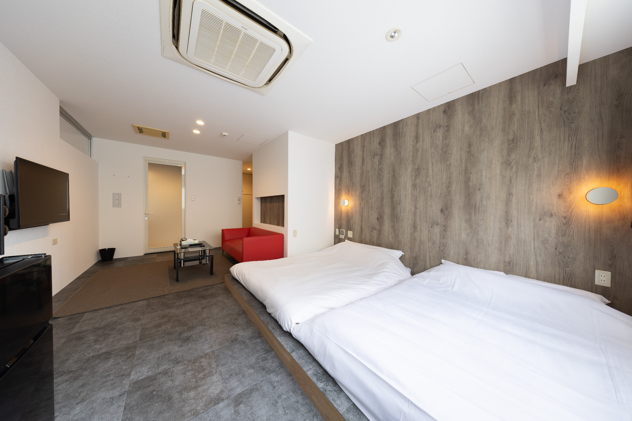 ダブルベッド2台のお部屋です。（4名定員） ※掲載写真は一例です。お部屋によってレイアウトや家具の配置が異なる場合があります。