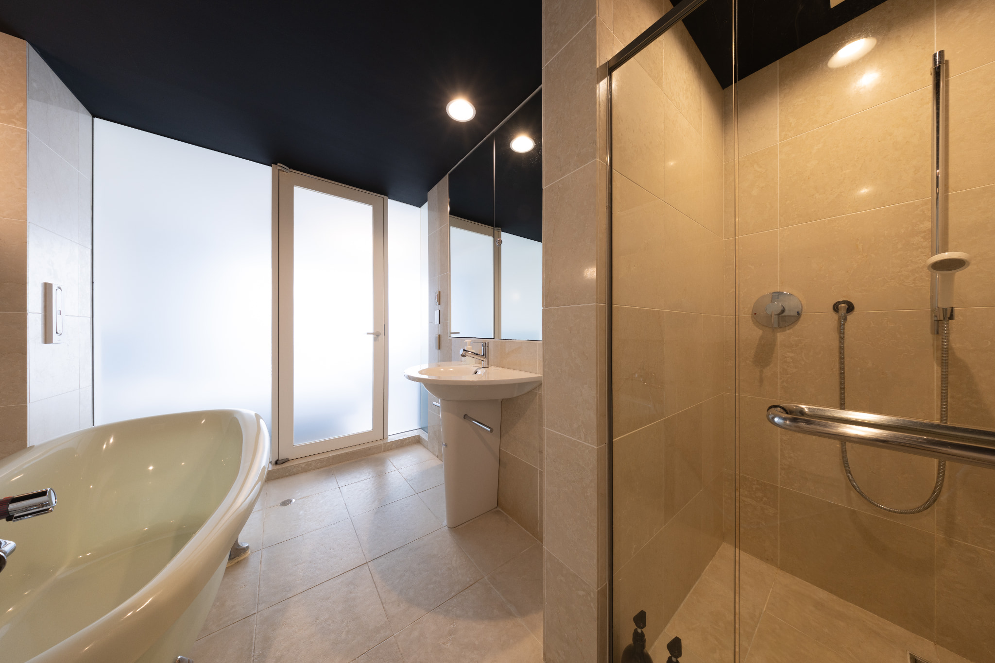 クイーンツインルーム