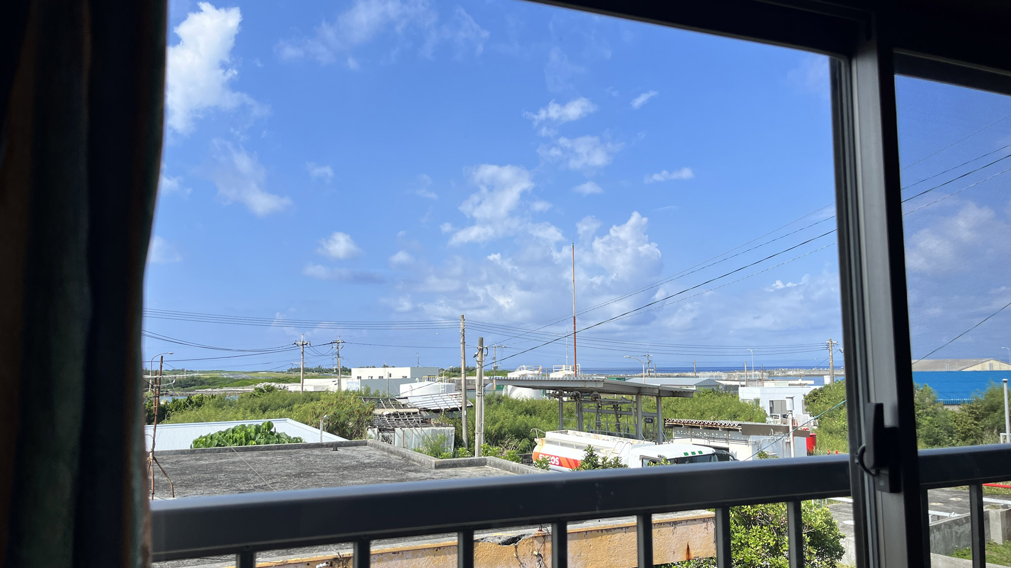 【ワンルーム】海、空、喜界空港が見られる大きな窓_